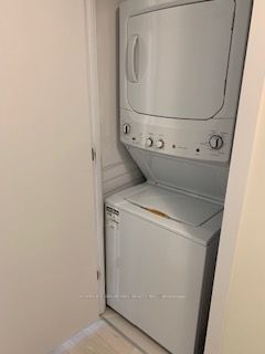 2221 Yonge St, #3201