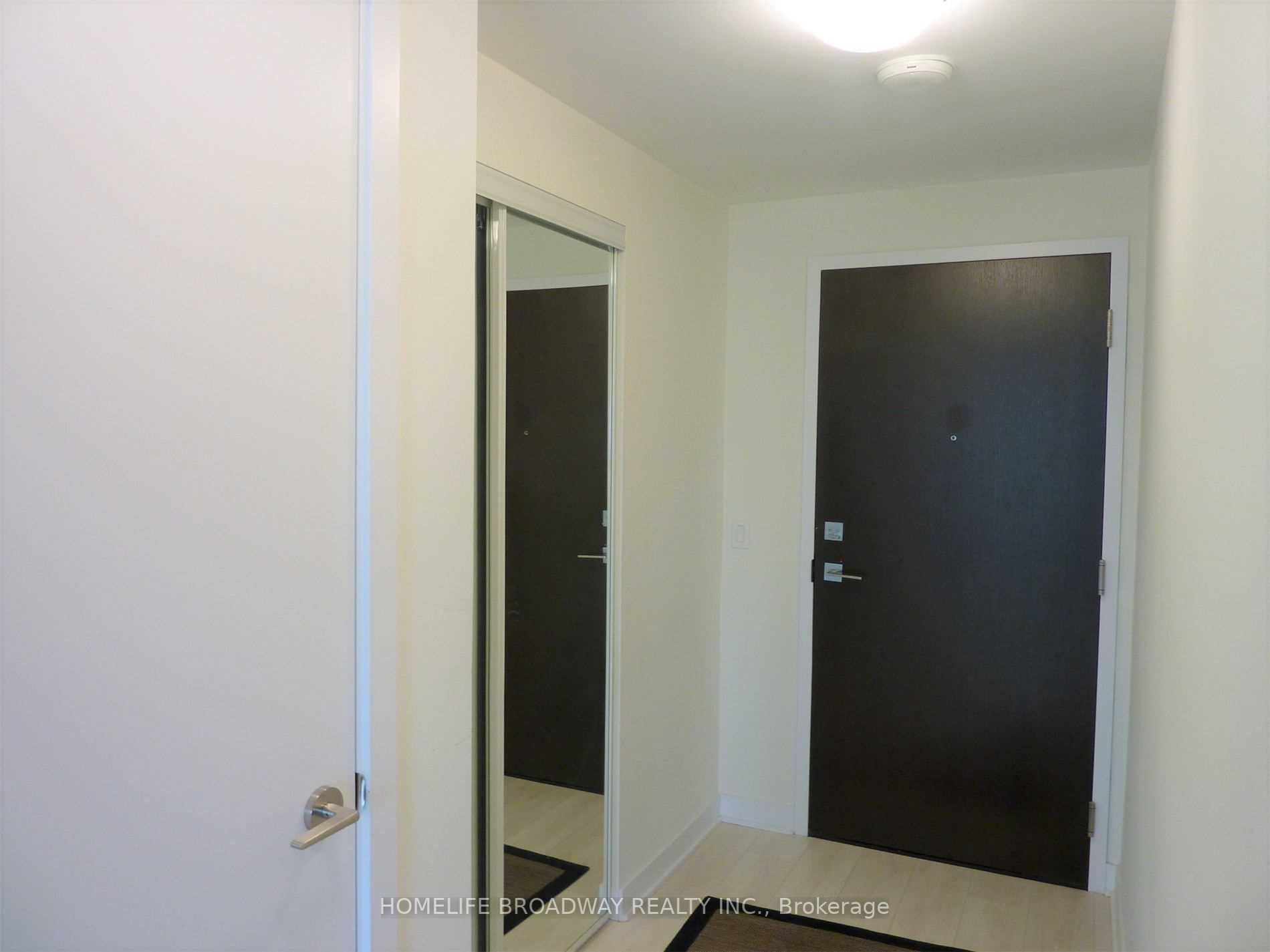 2221 Yonge St, #3201