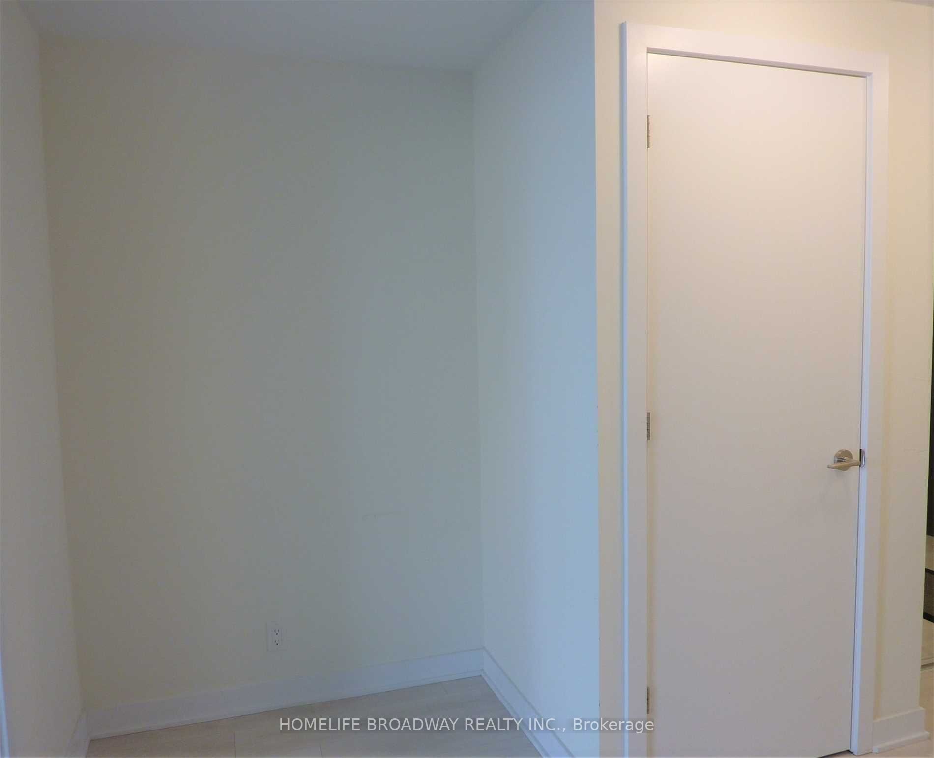 2221 Yonge St, #3201
