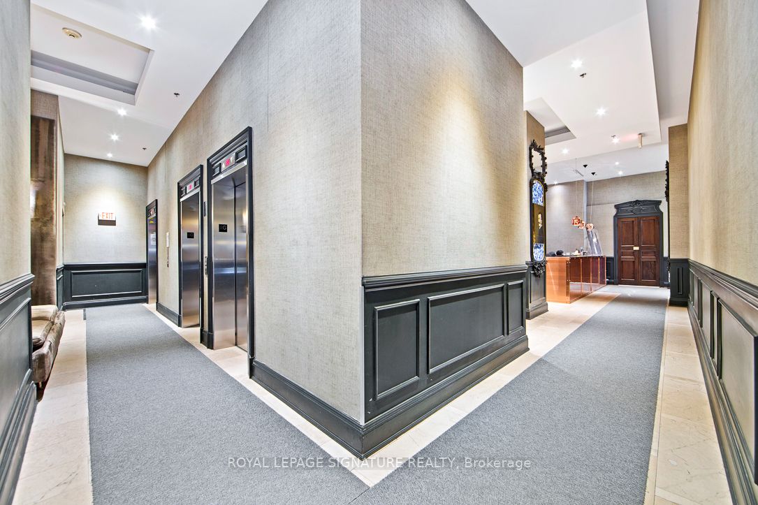 375 King St W, #3210