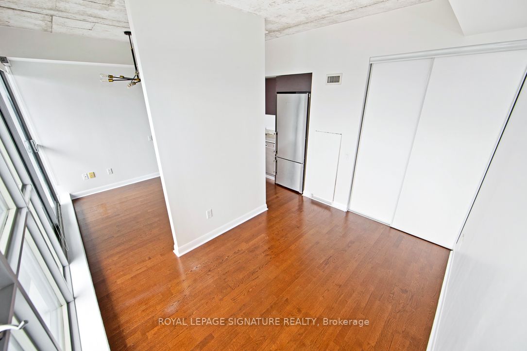 375 King St W, #3210