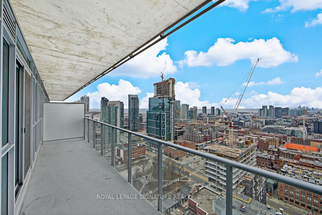 375 King St W, #3210