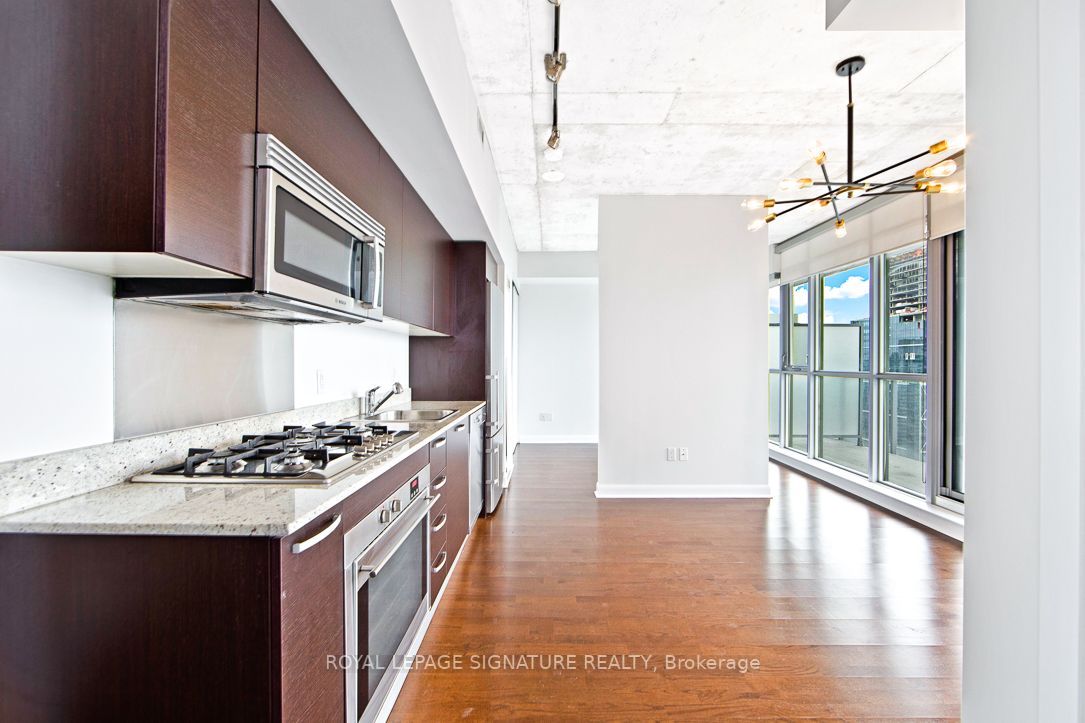 375 King St W, #3210