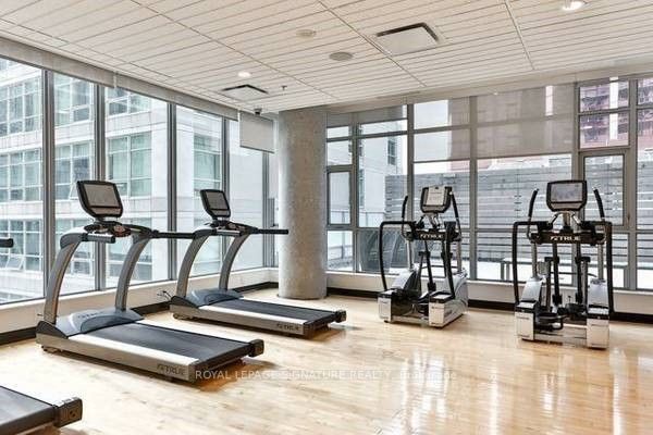 375 King St W, #3210