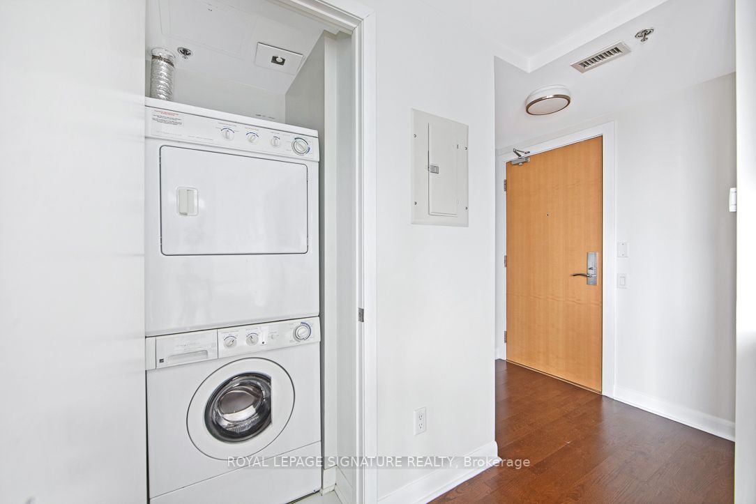 375 King St W, #3210