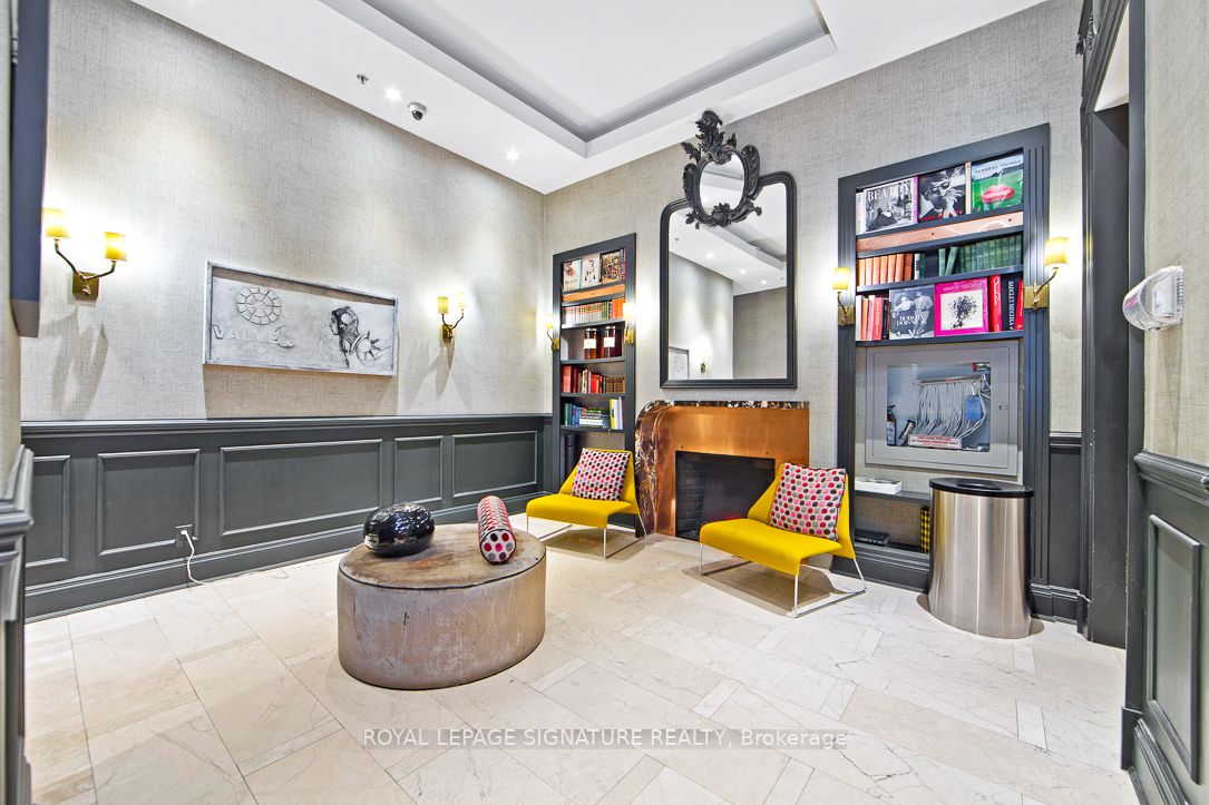 375 King St W, #3210
