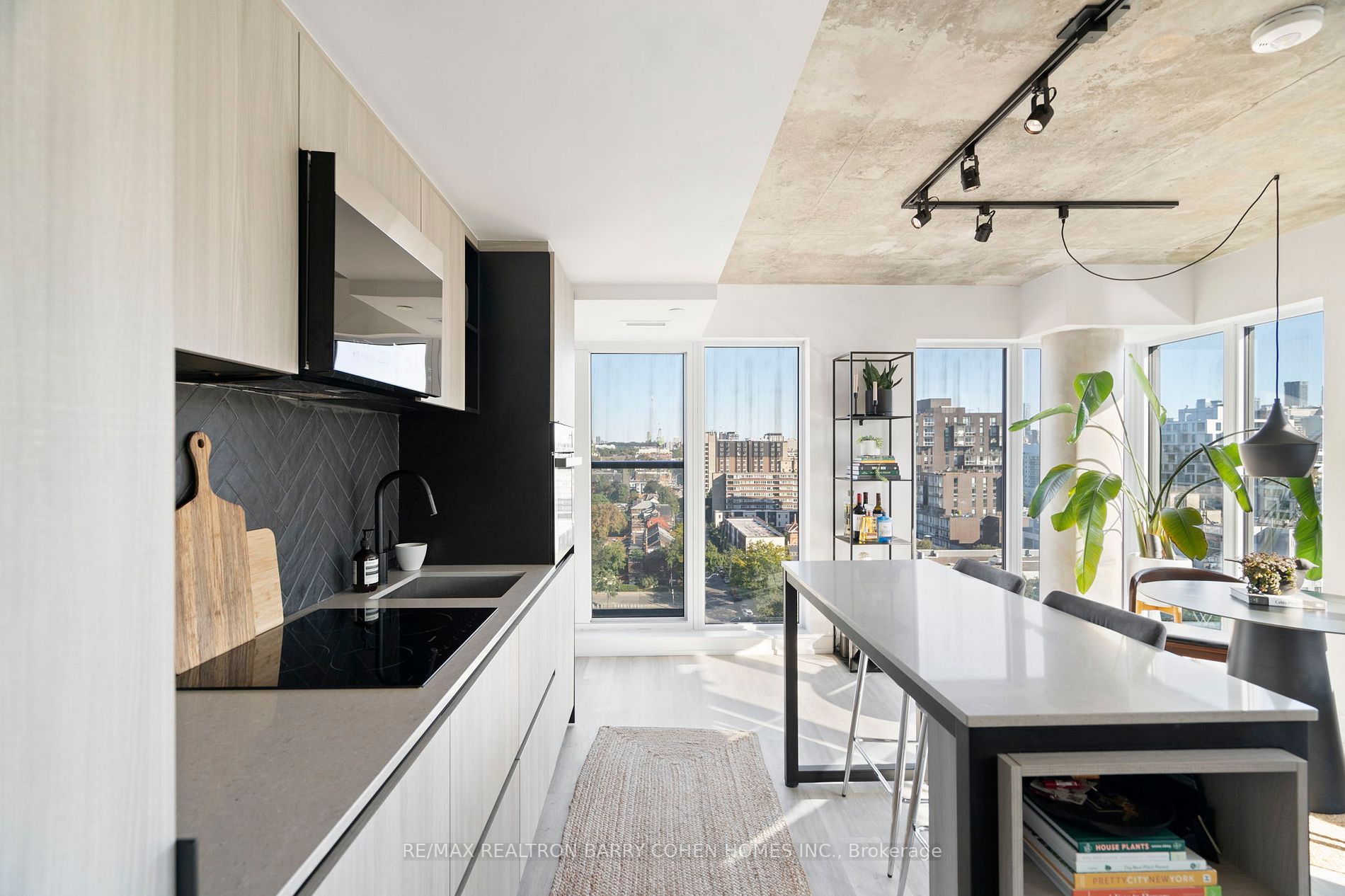 2 Augusta Ave, #1301