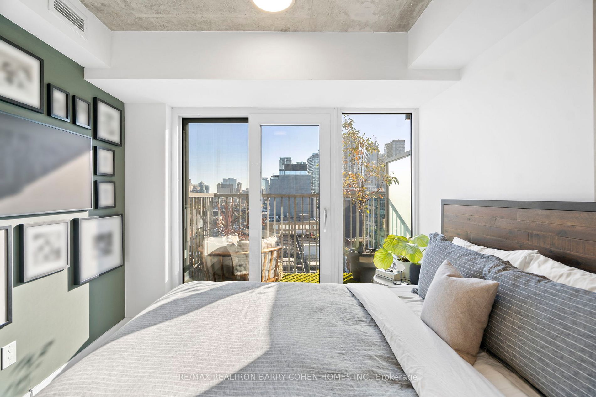 2 Augusta Ave, #1301