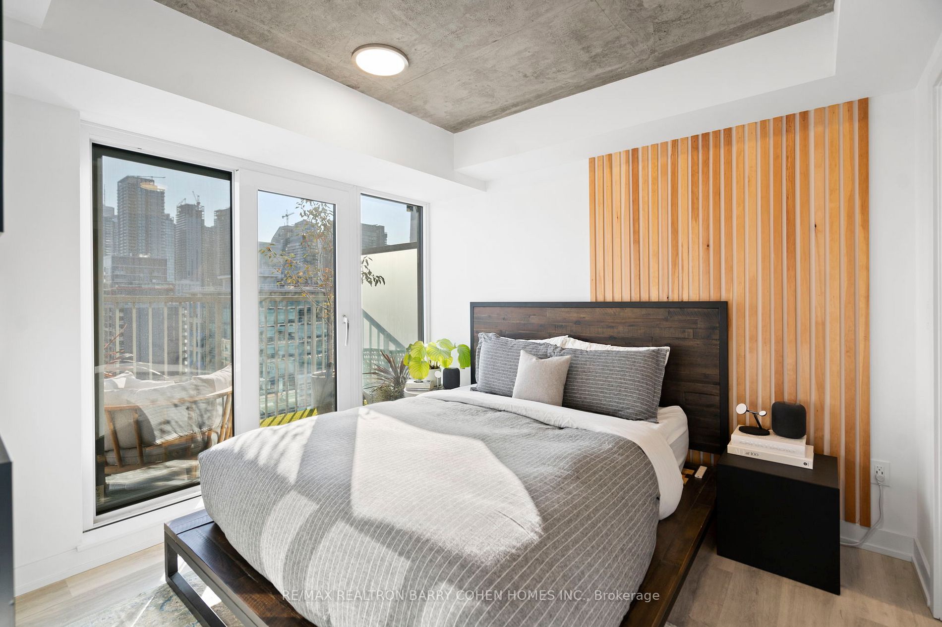 2 Augusta Ave, #1301