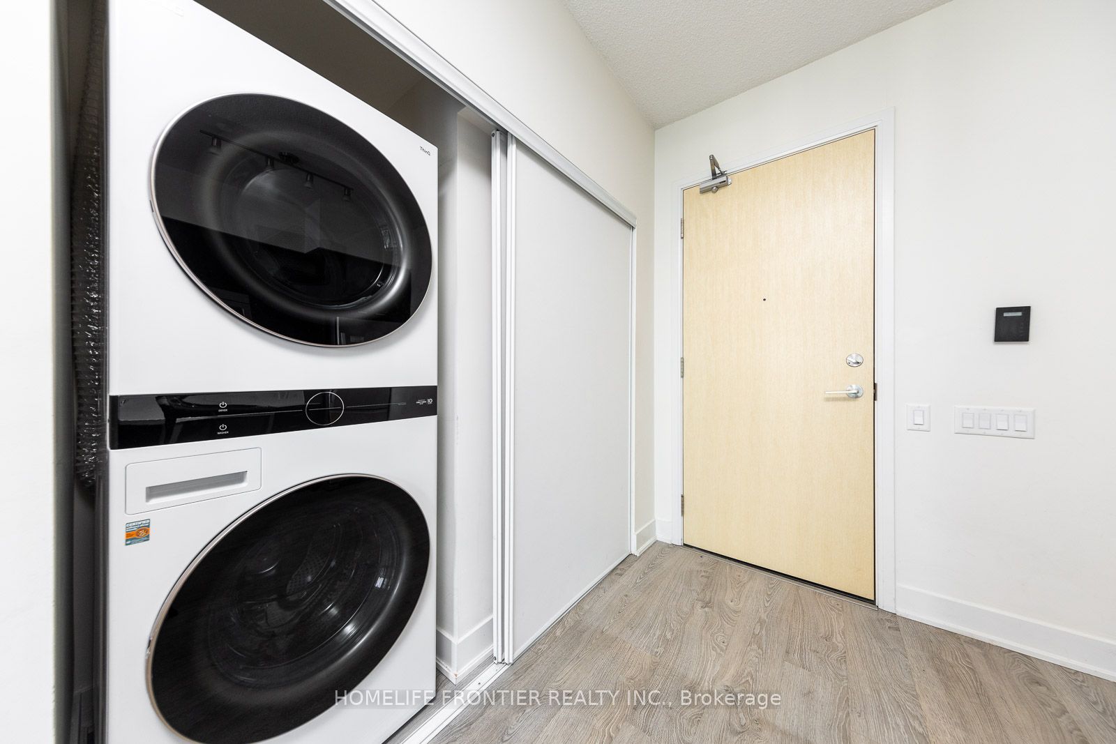 30 Roehampton Ave, #2009
