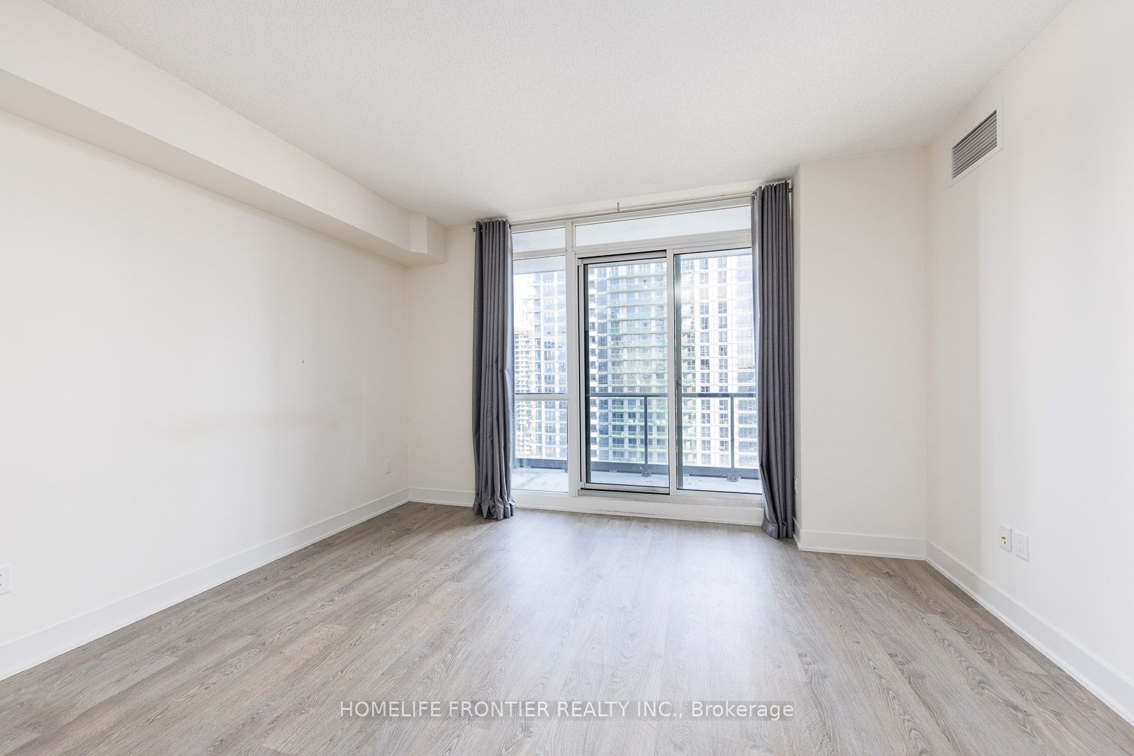 30 Roehampton Ave, #2009