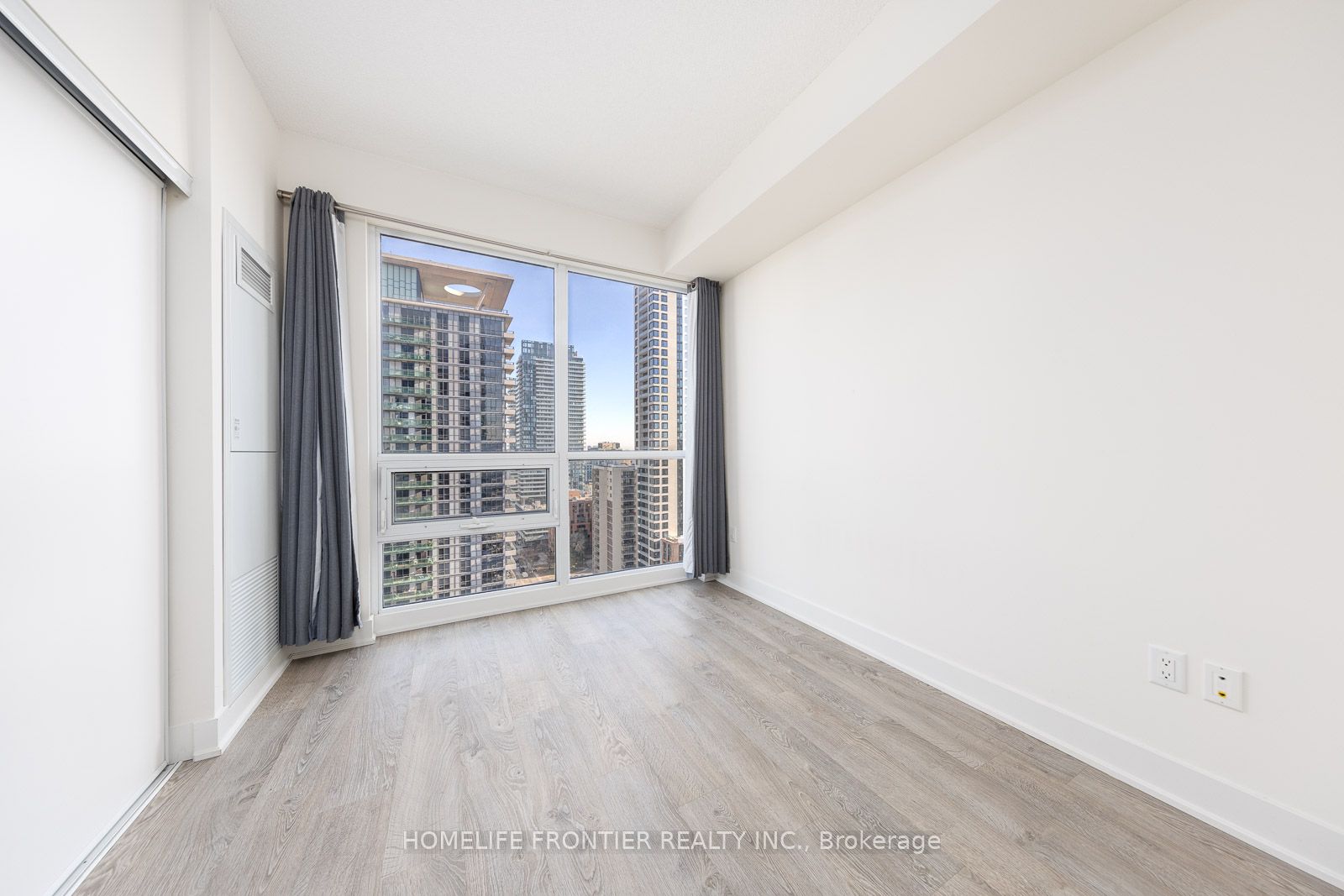 30 Roehampton Ave, #2009