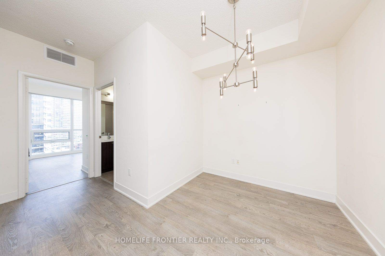 30 Roehampton Ave, #2009
