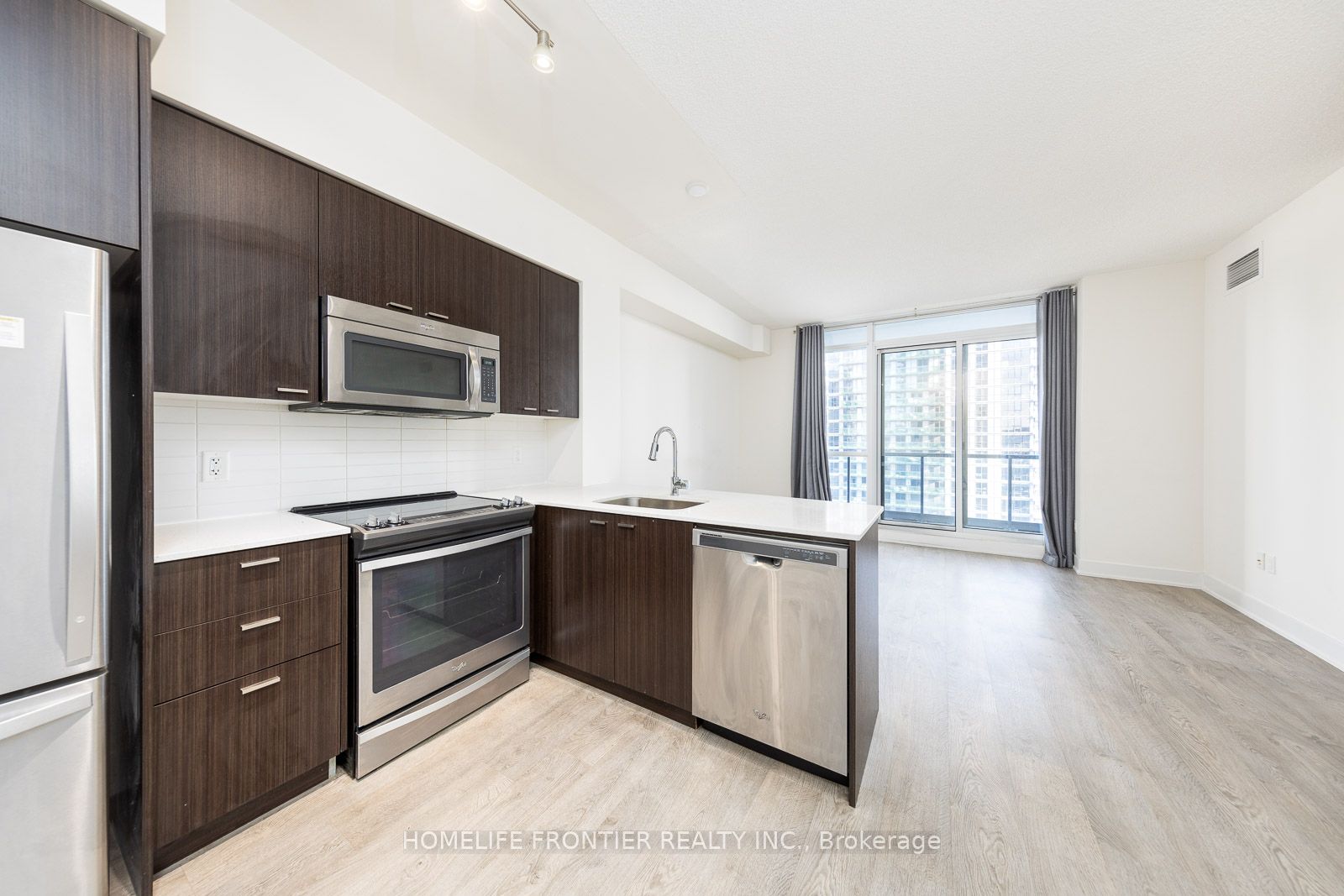 30 Roehampton Ave, #2009