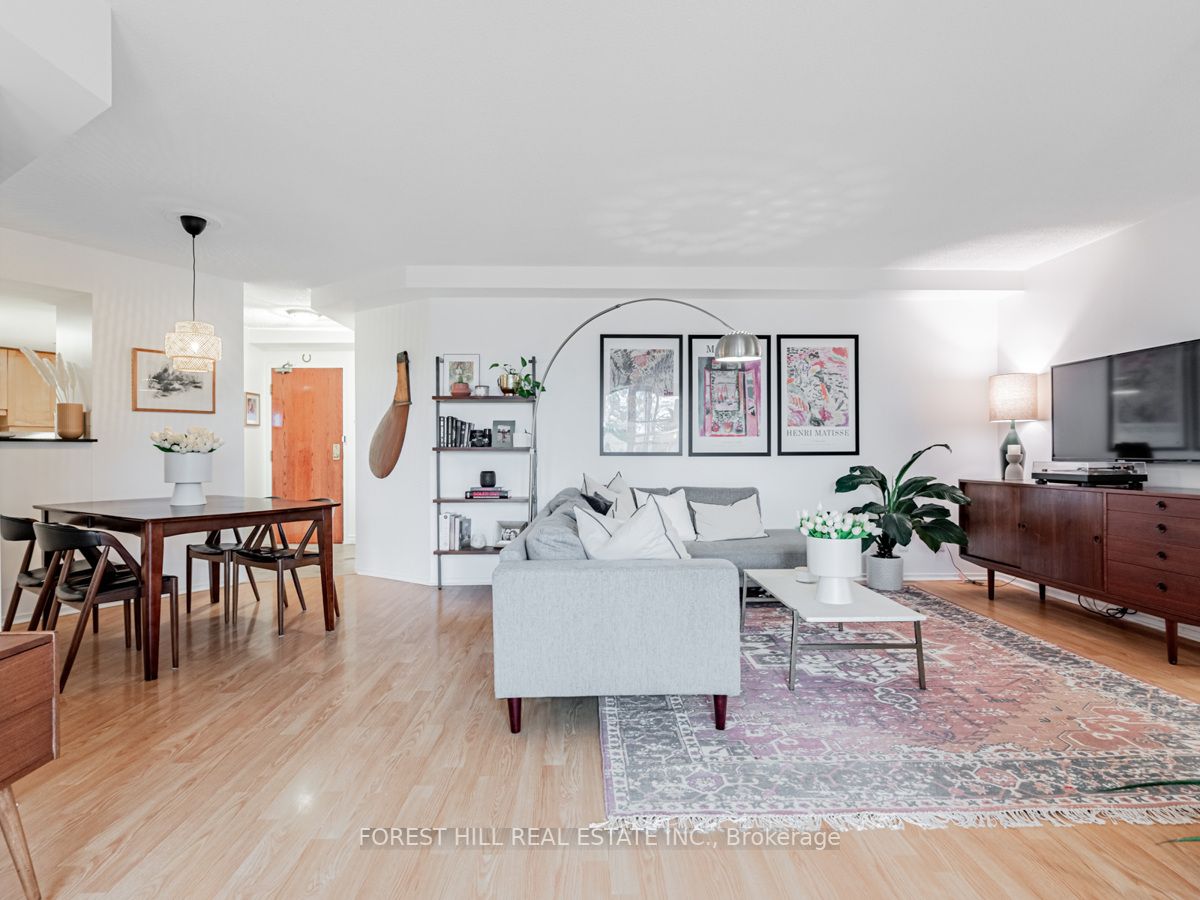 456 College St, #502