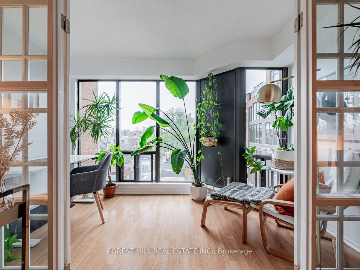 456 College St, #502