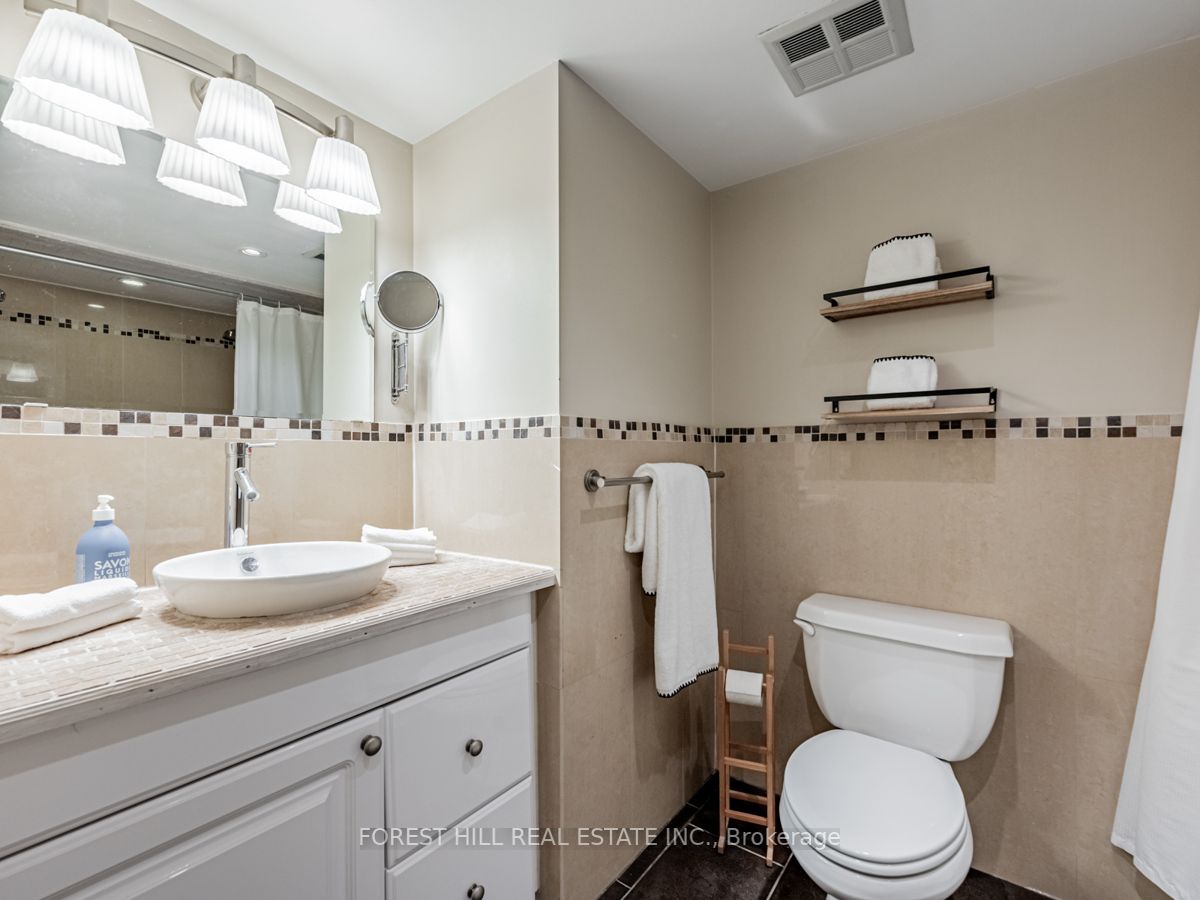 456 College St, #502