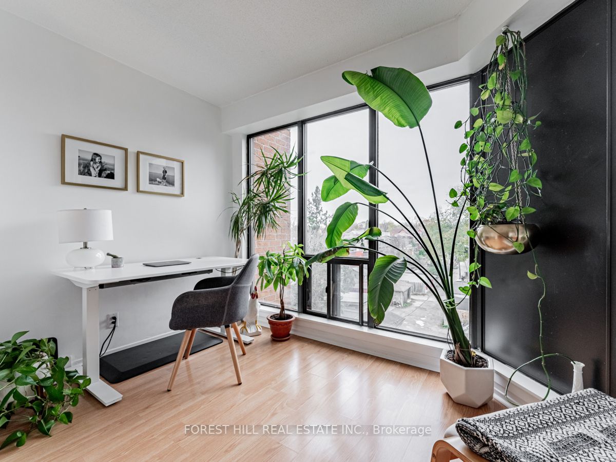 456 College St, #502