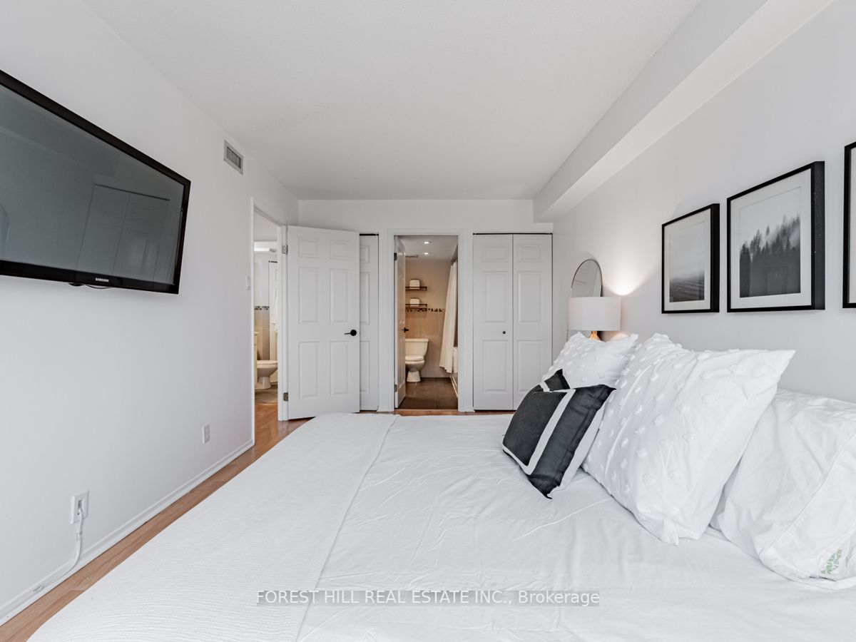456 College St, #502