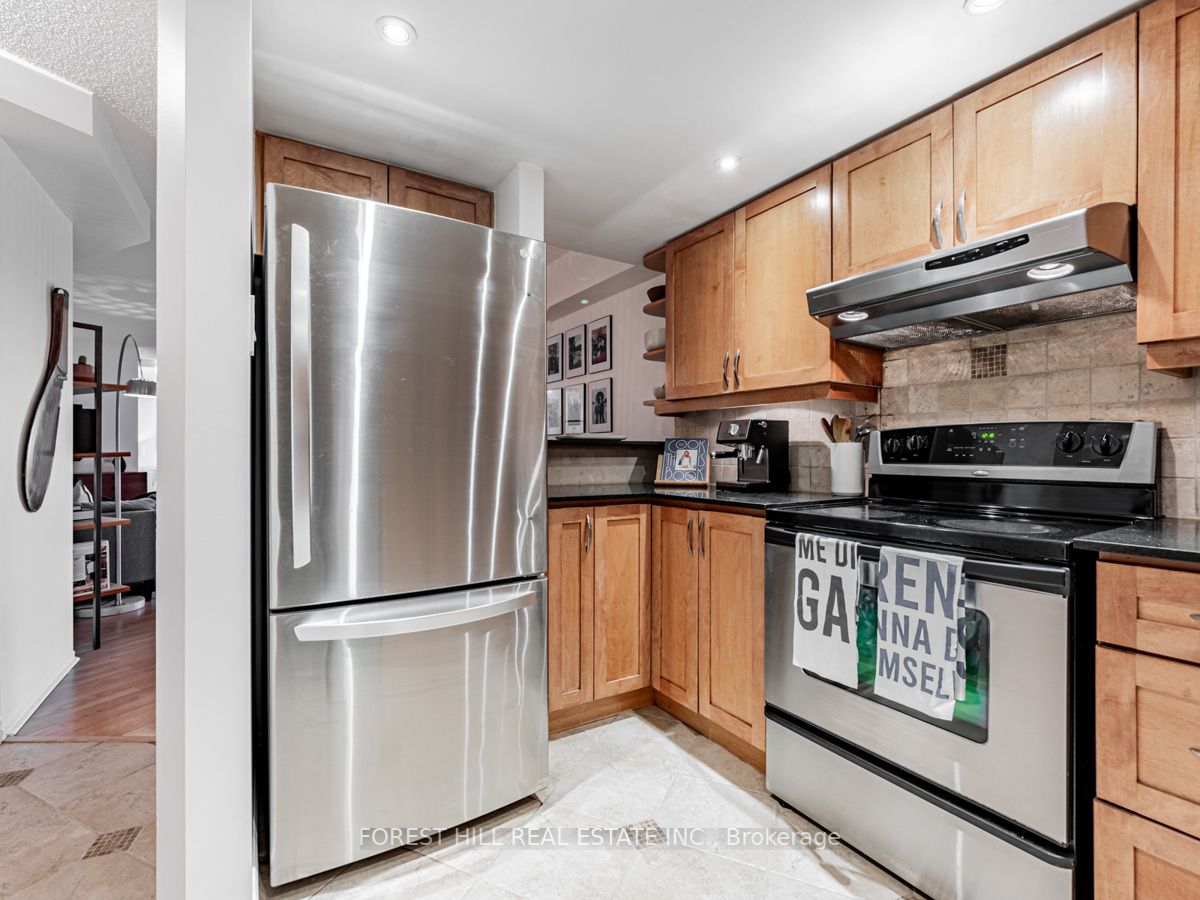 456 College St, #502