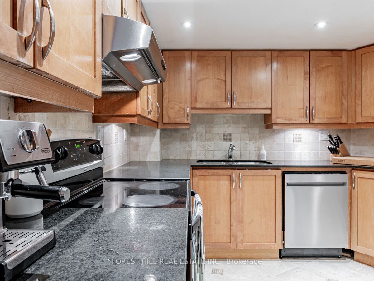 456 College St, #502