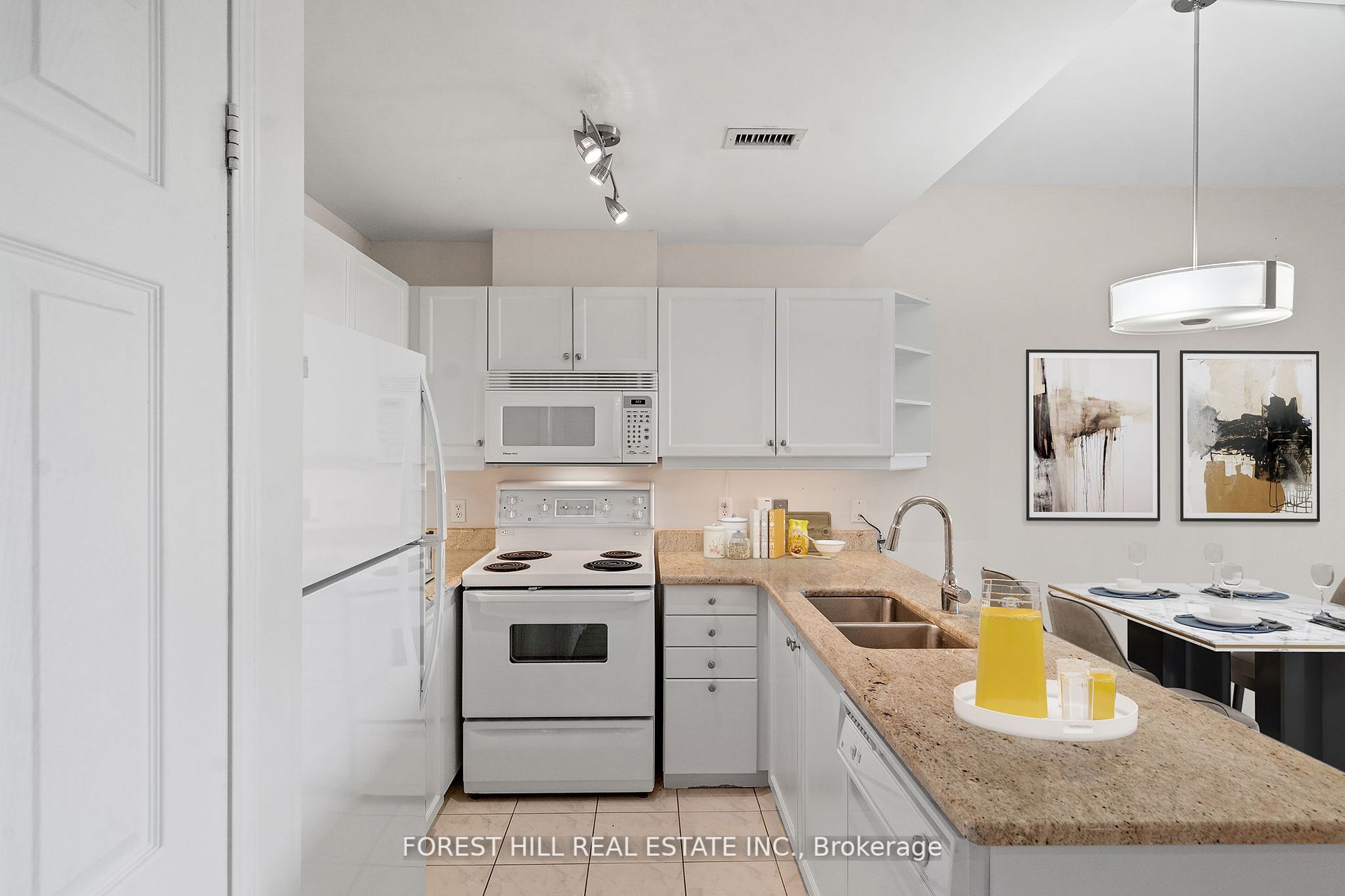 600 Eglinton Ave E, #301