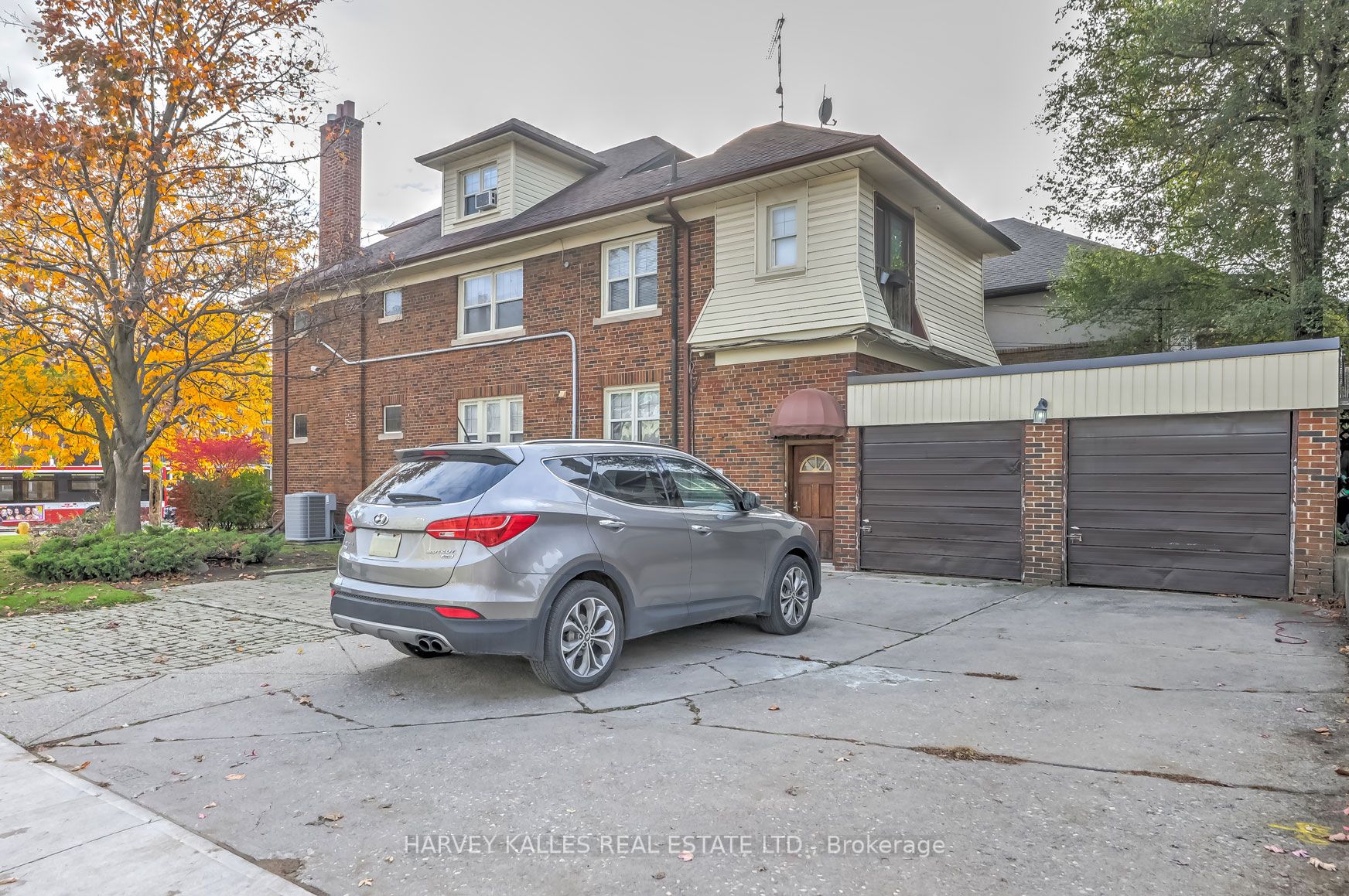 1200 Avenue Rd, #Upper#3