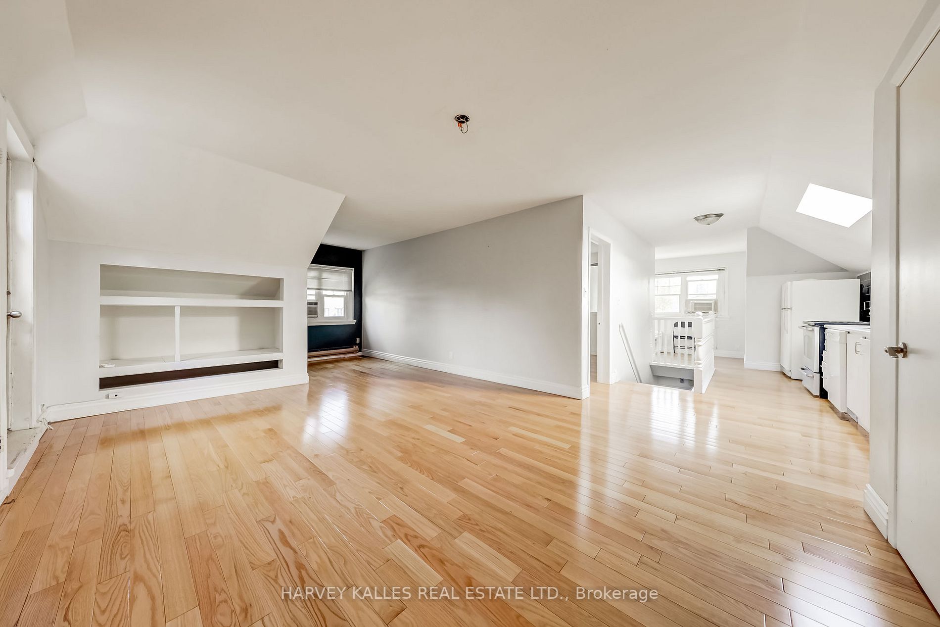1200 Avenue Rd, #Upper#3