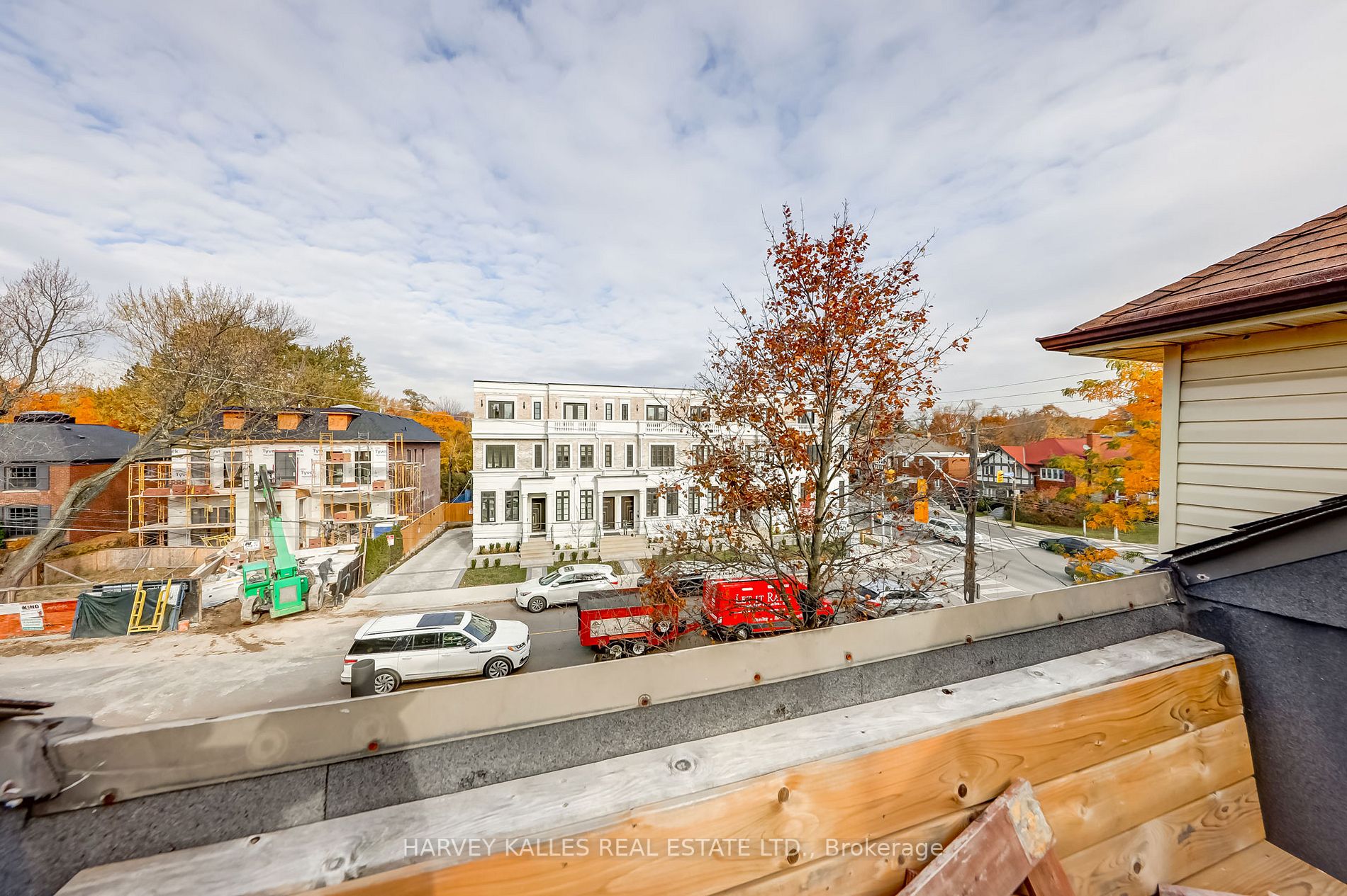 1200 Avenue Rd, #Upper#3
