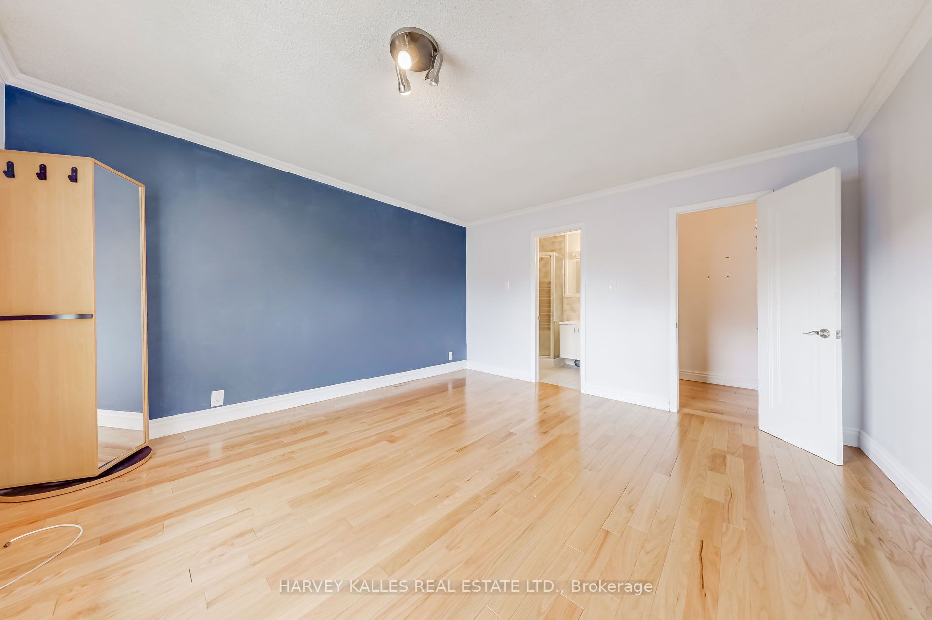 1200 Avenue Rd, #Upper#3