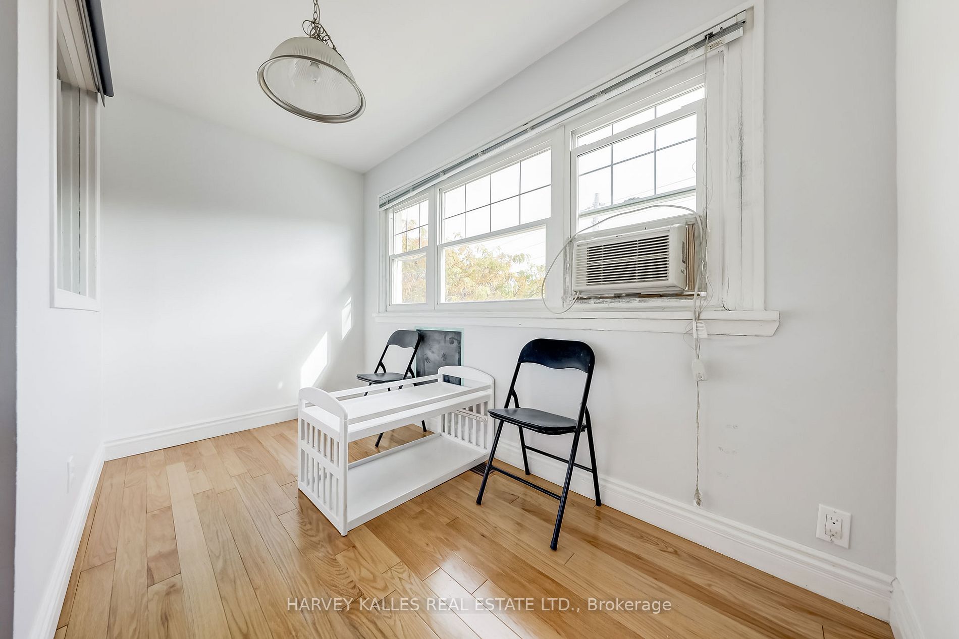 1200 Avenue Rd, #Upper#3