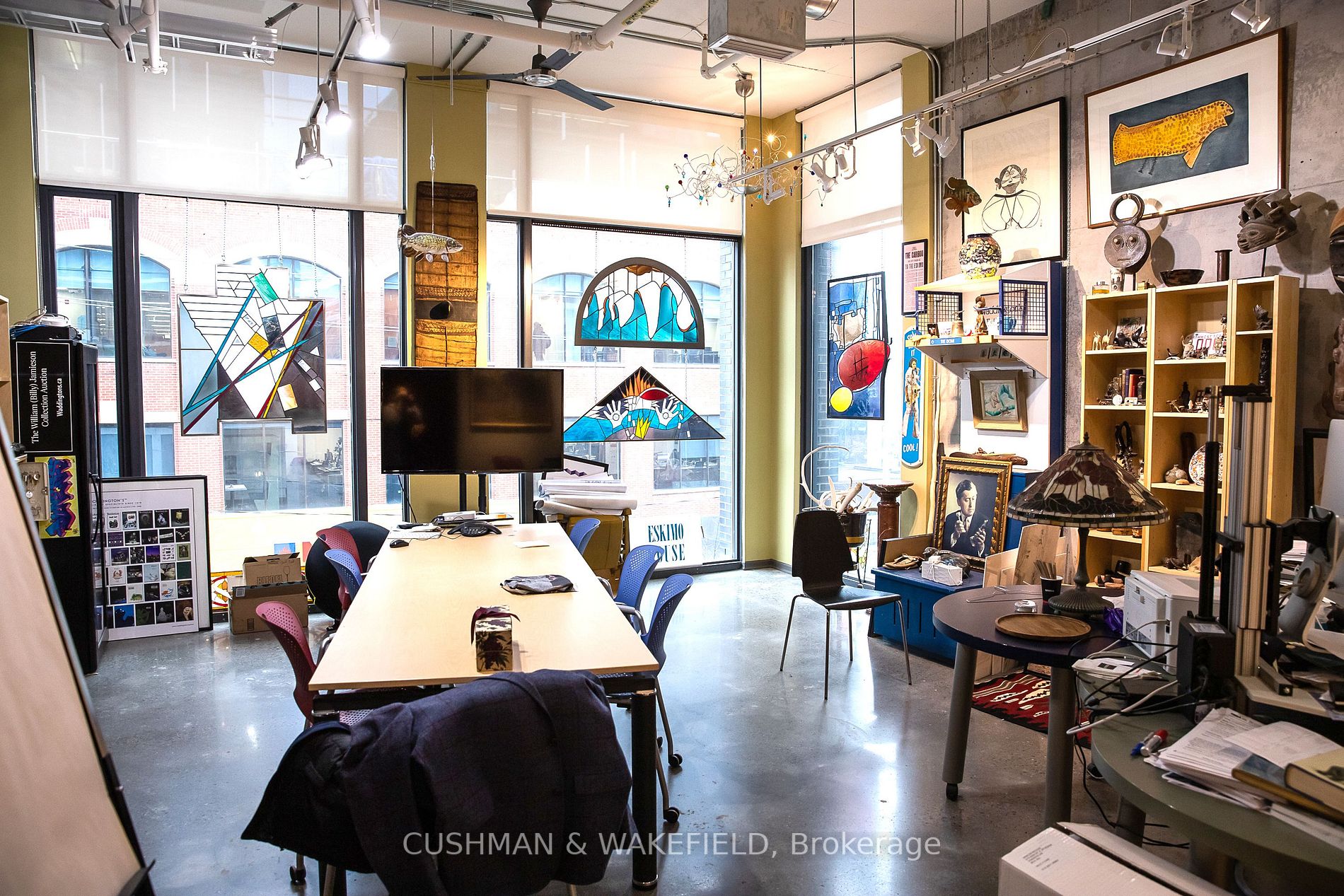 275 King St E