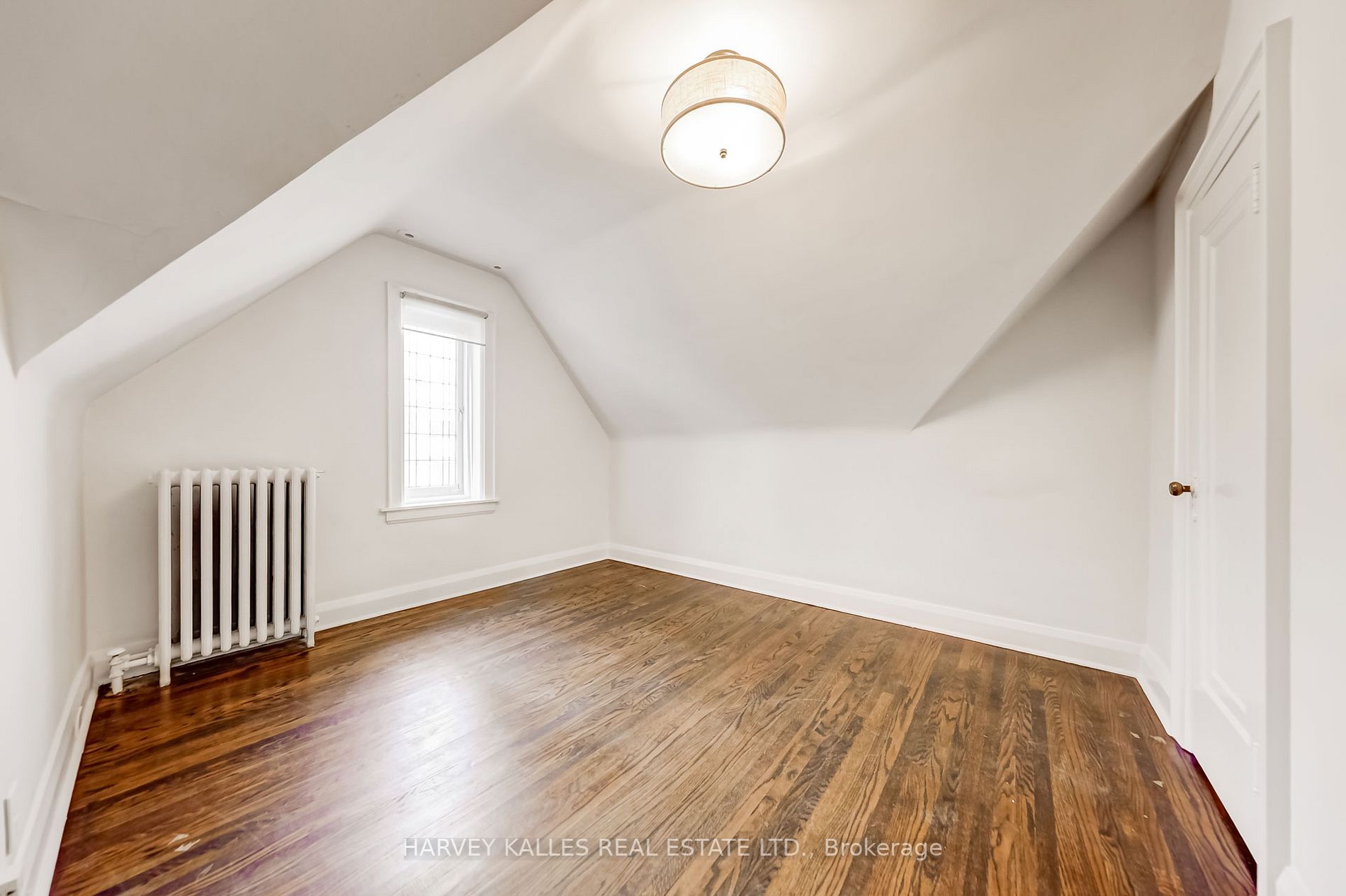 29 Hillhurst Blvd