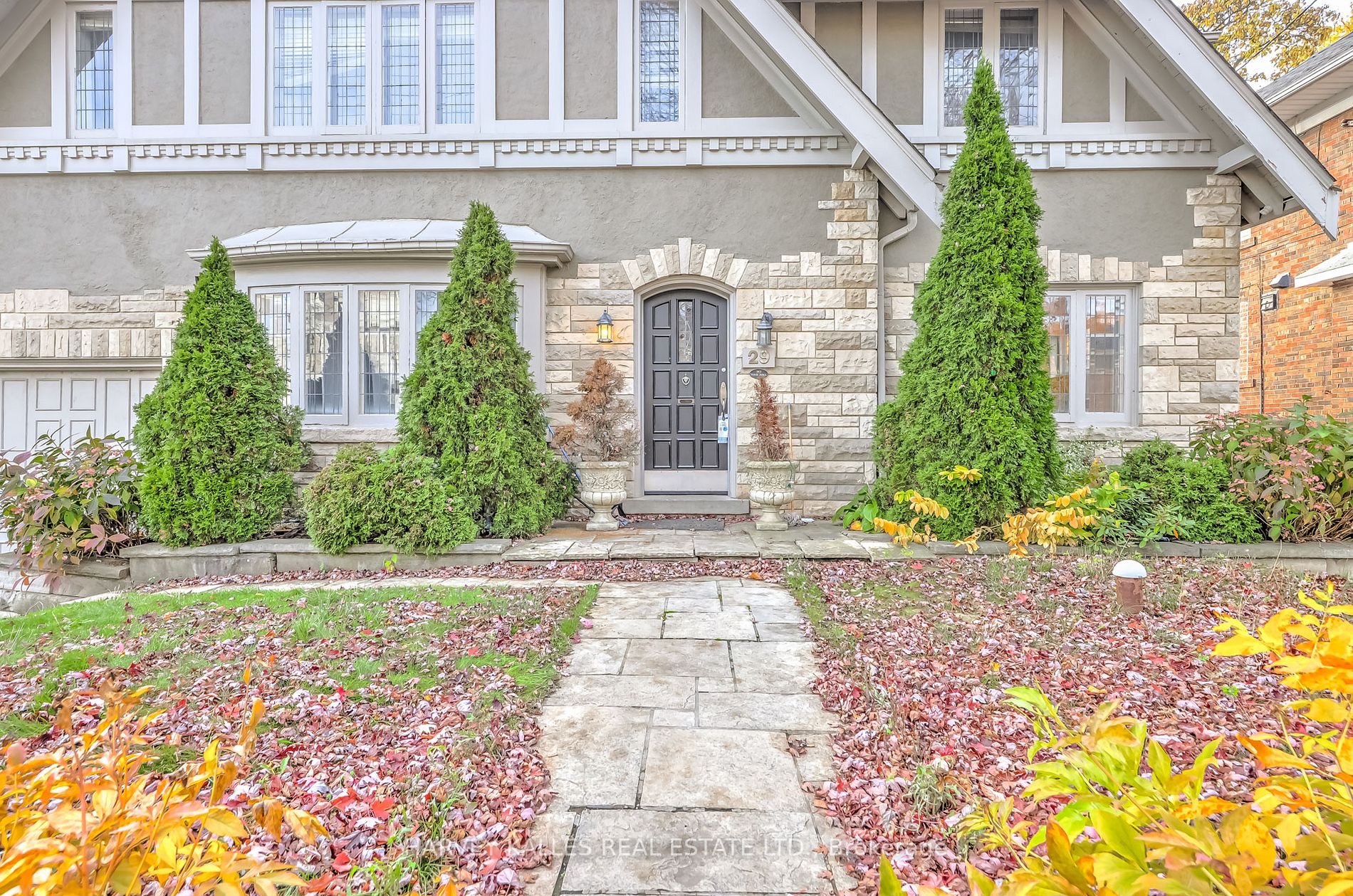 29 Hillhurst Blvd