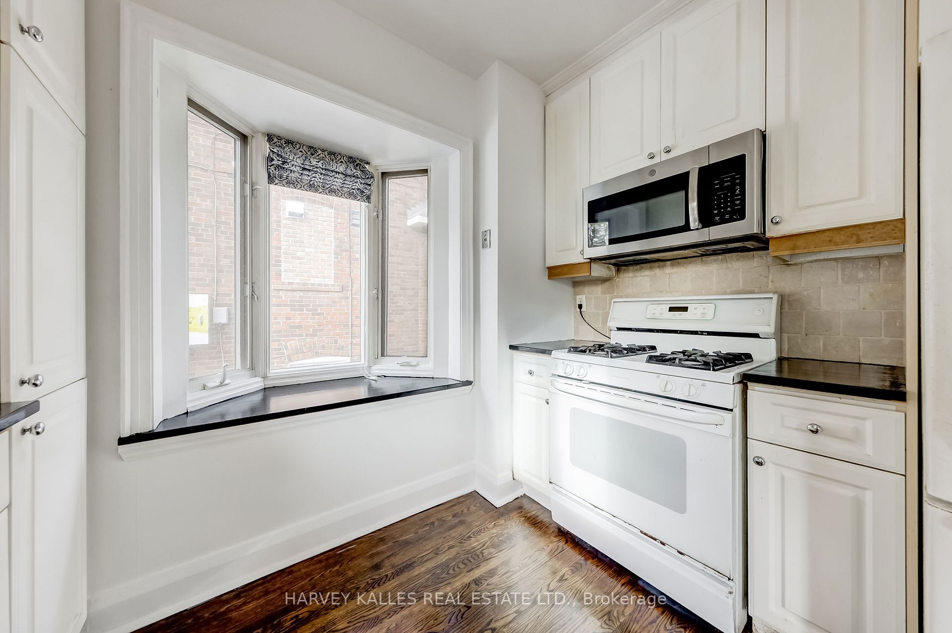 29 Hillhurst Blvd