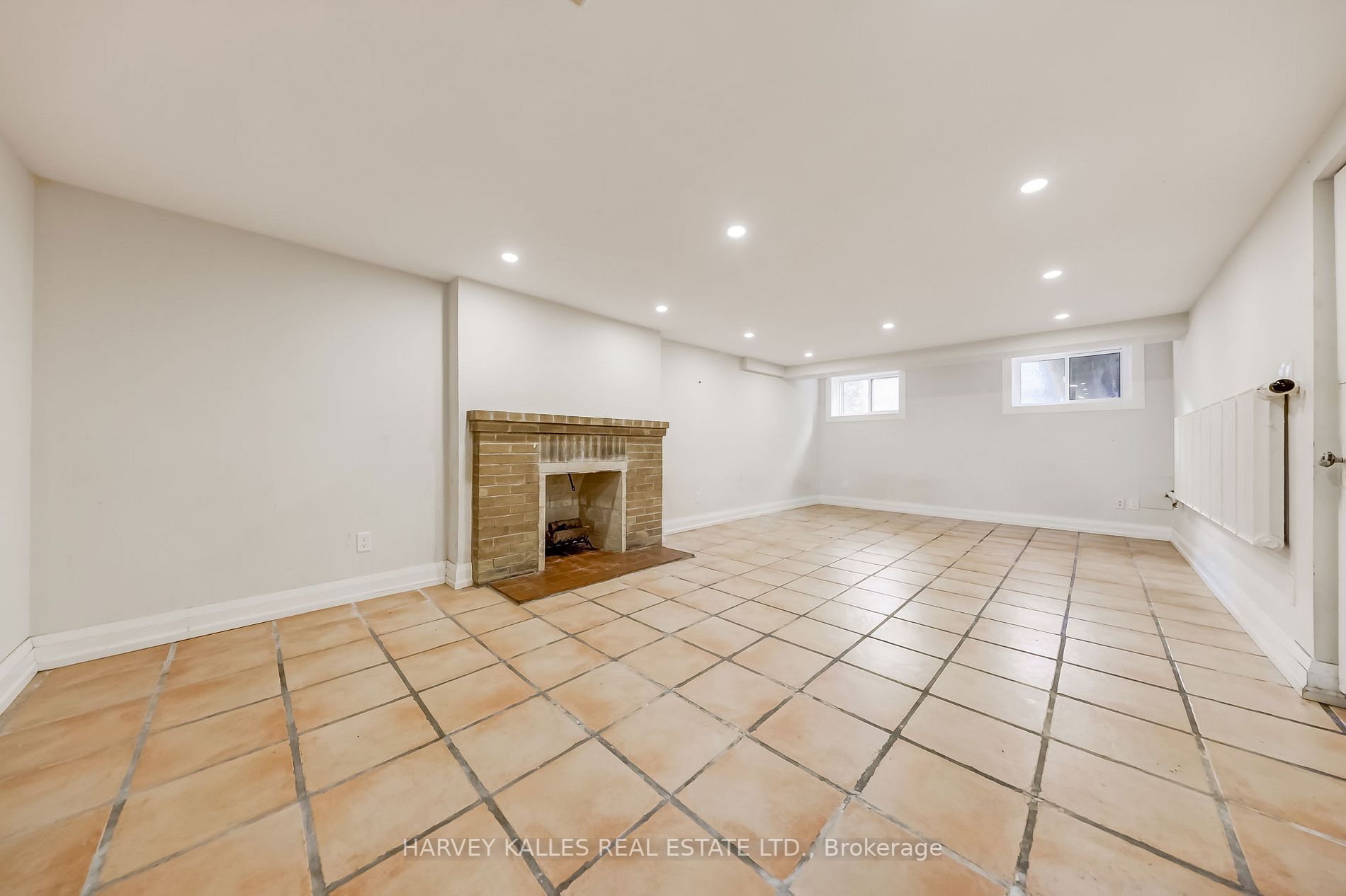 29 Hillhurst Blvd