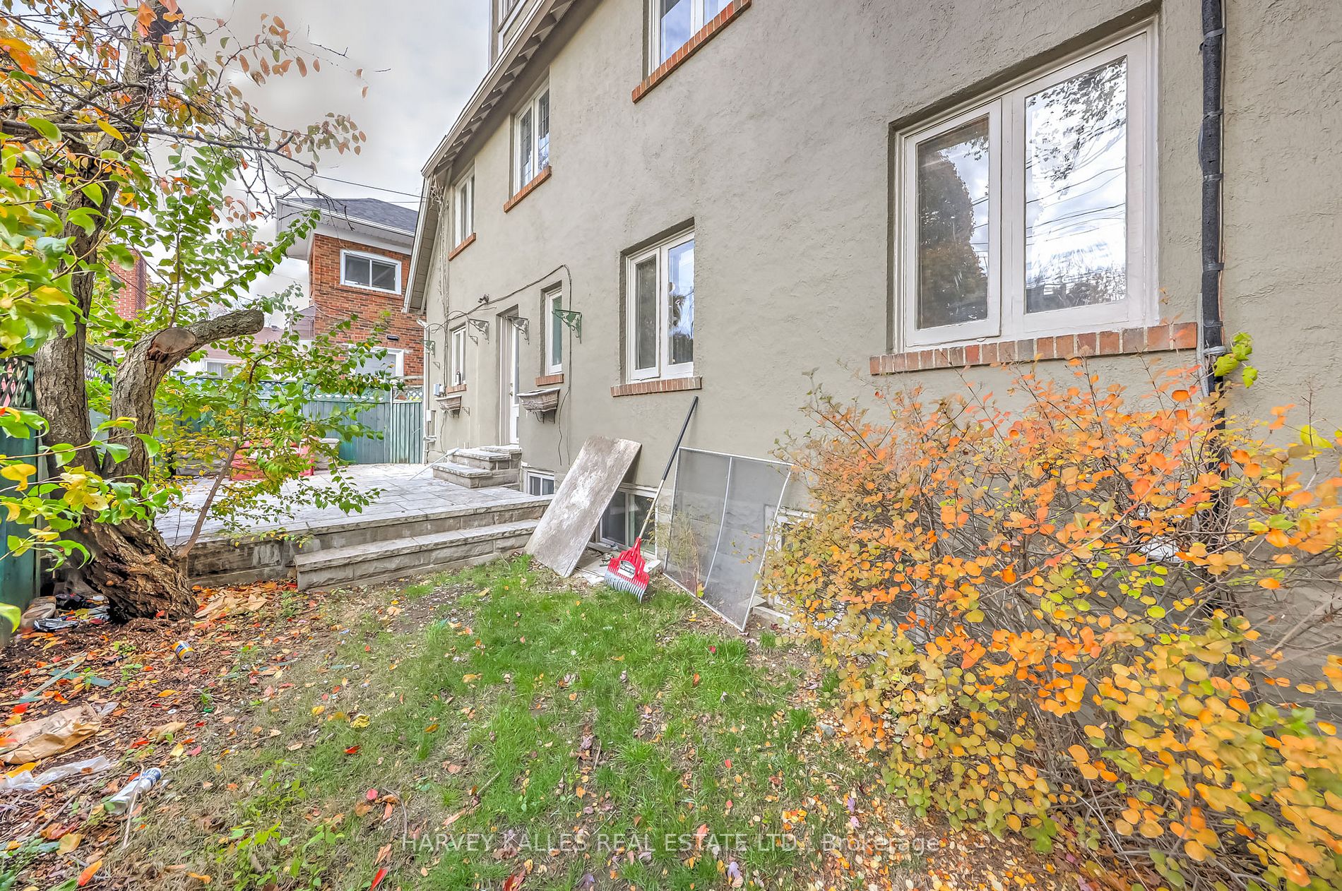 29 Hillhurst Blvd