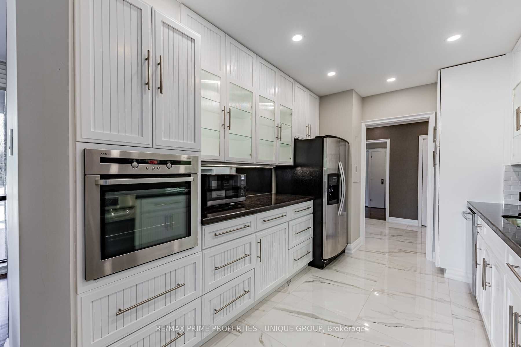 619 Avenue Rd, #201