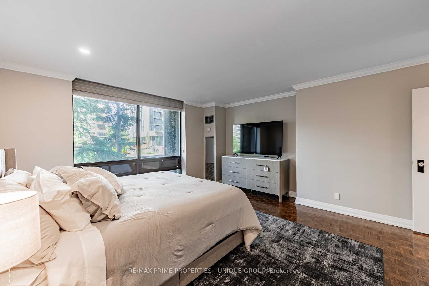 619 Avenue Rd, #201