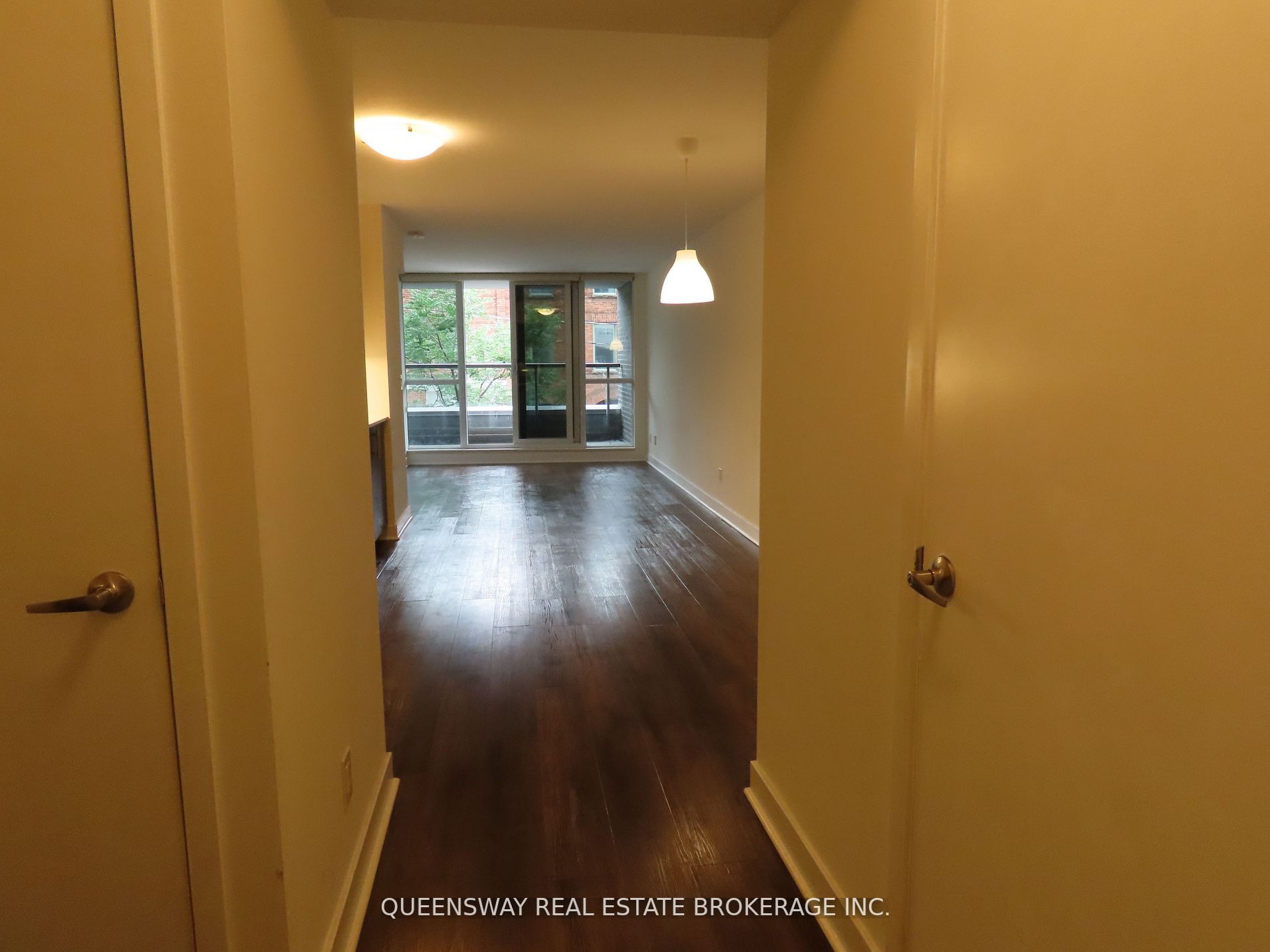 320 Richmond St E, #208