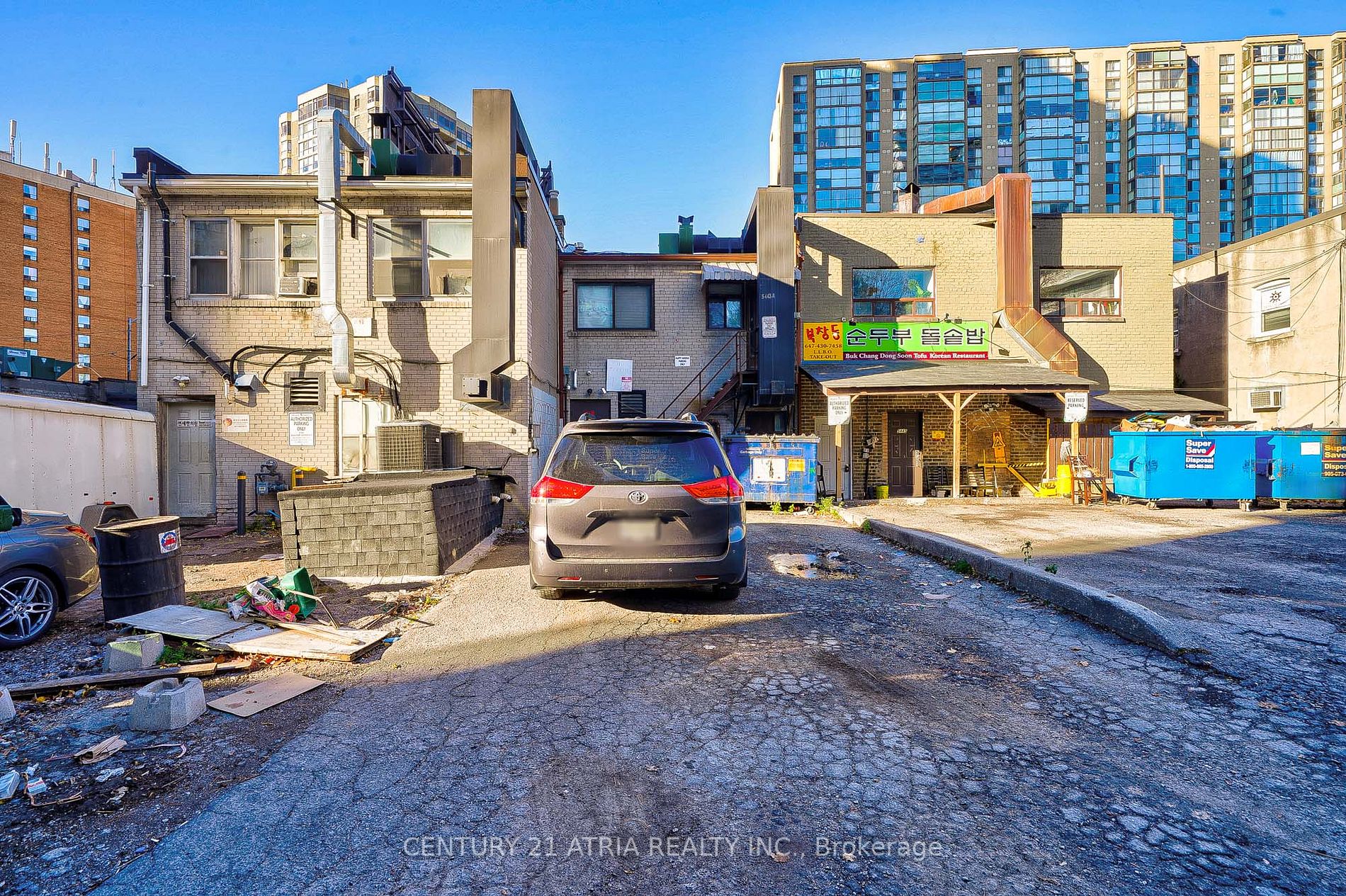 5443 Yonge St