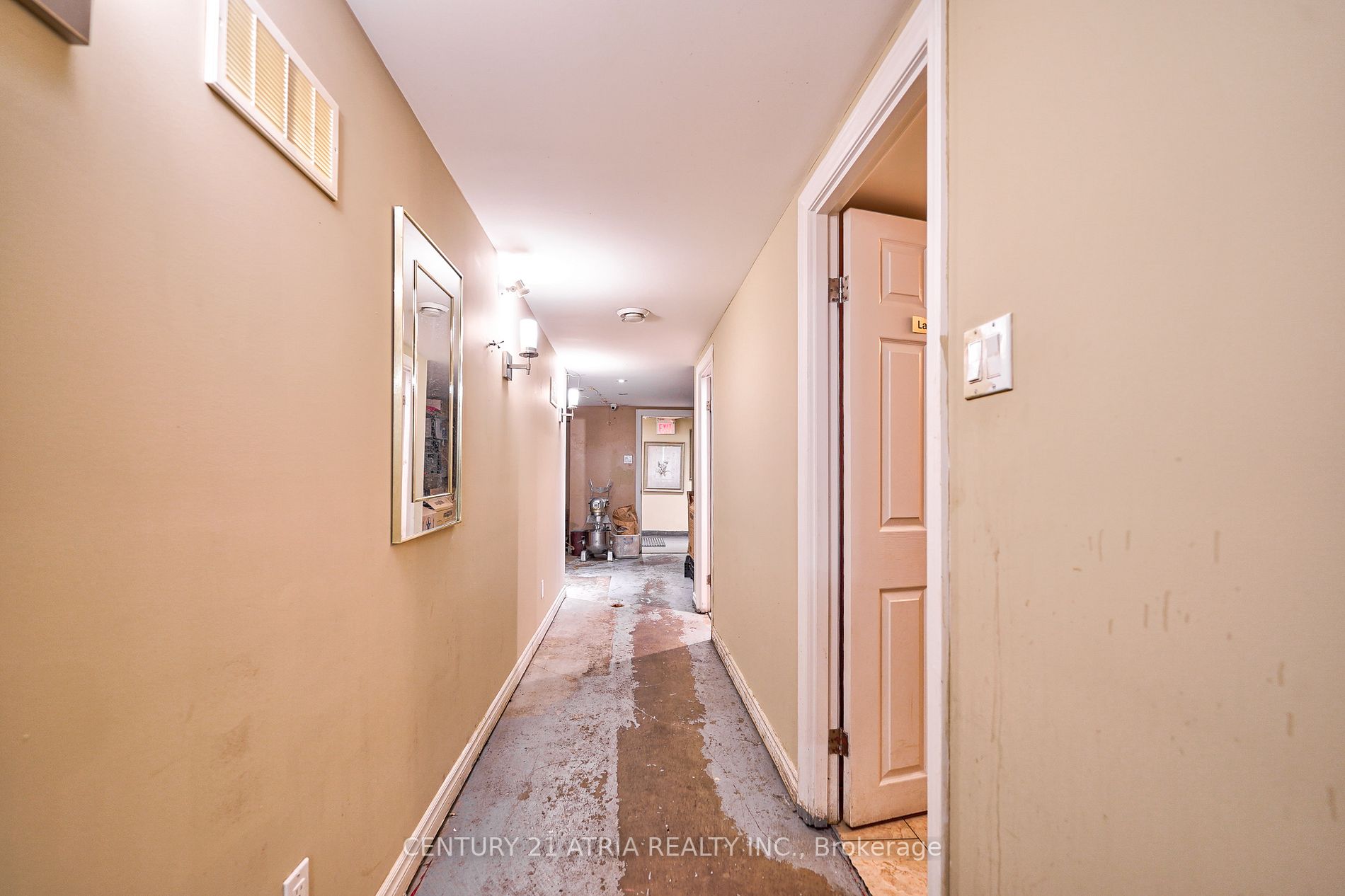 5443 Yonge St