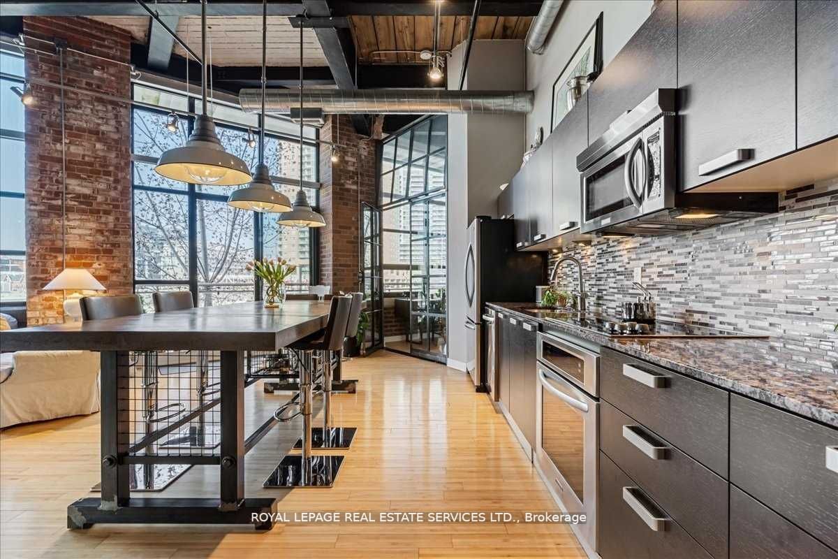 43 Hanna Ave, #306