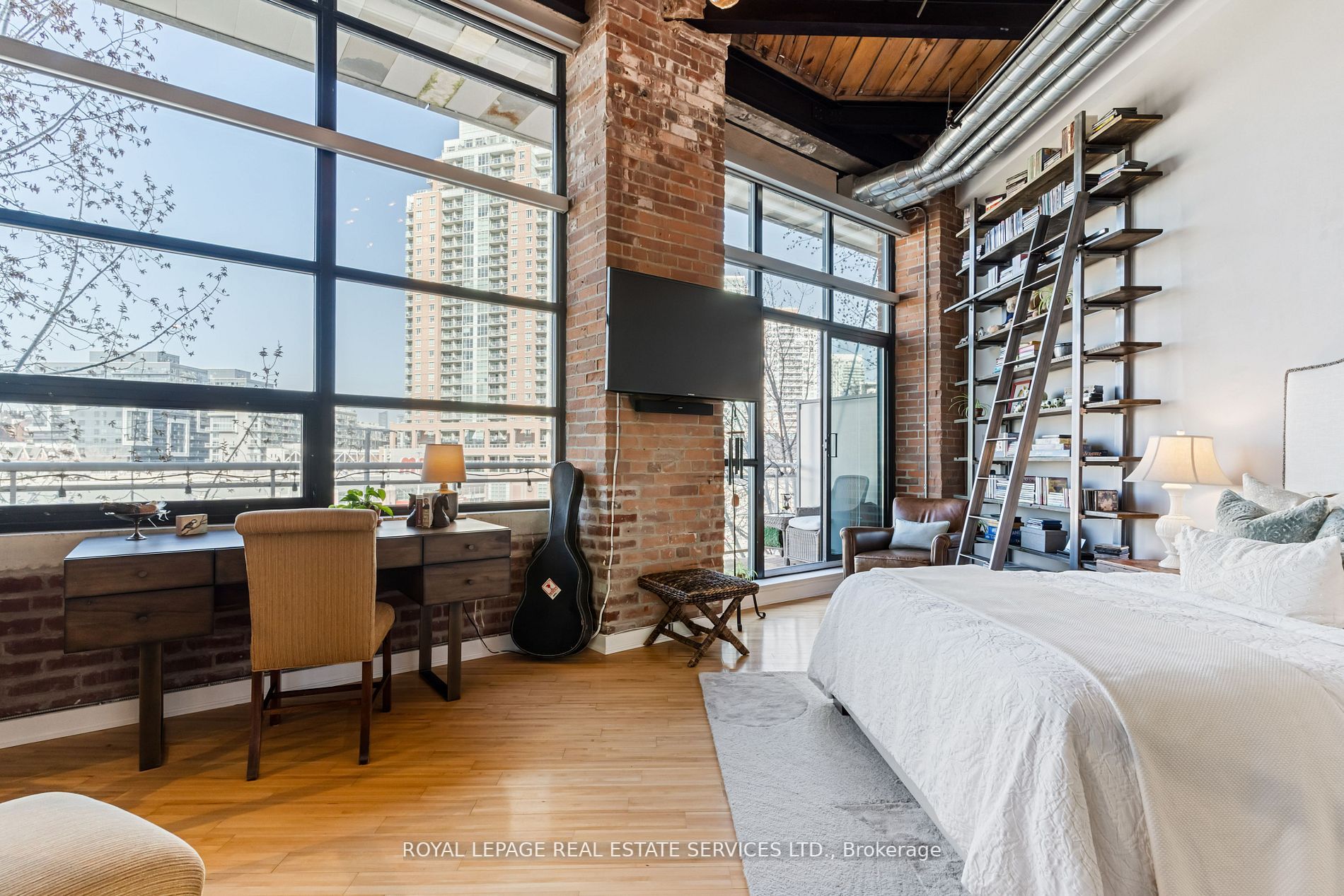 43 Hanna Ave, #306