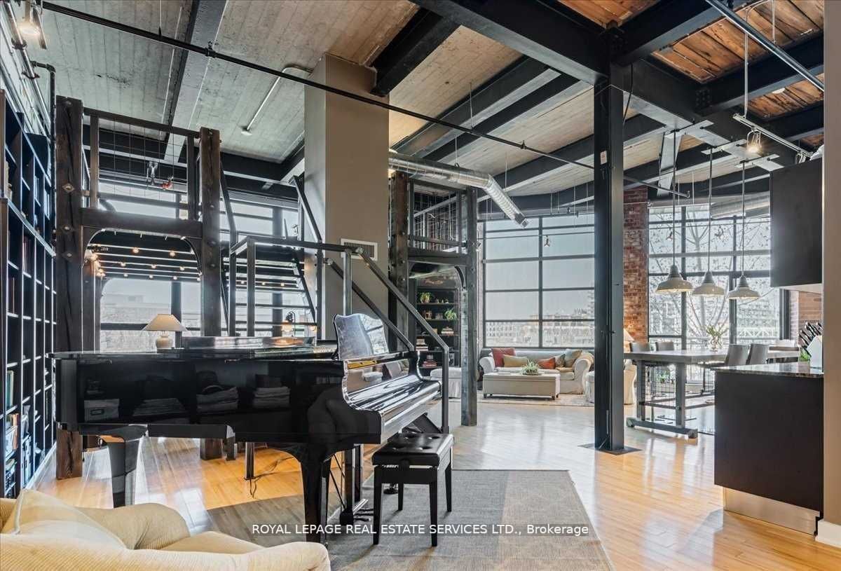 43 Hanna Ave, #306
