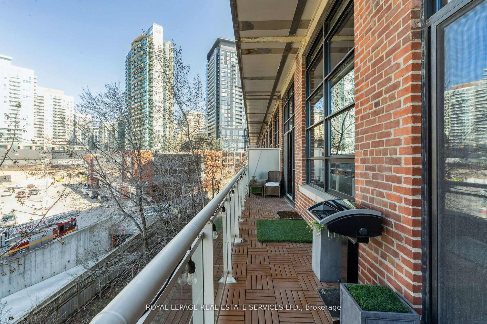 43 Hanna Ave, #306