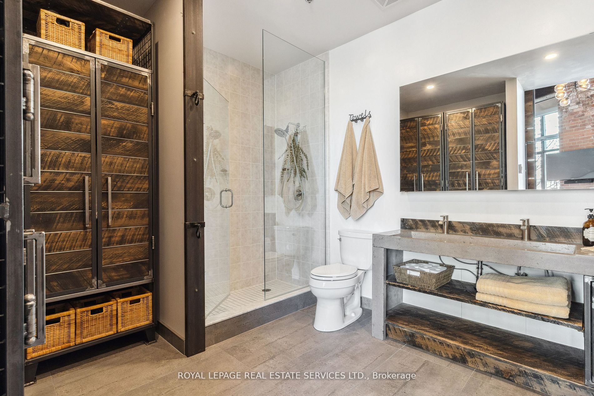 43 Hanna Ave, #306