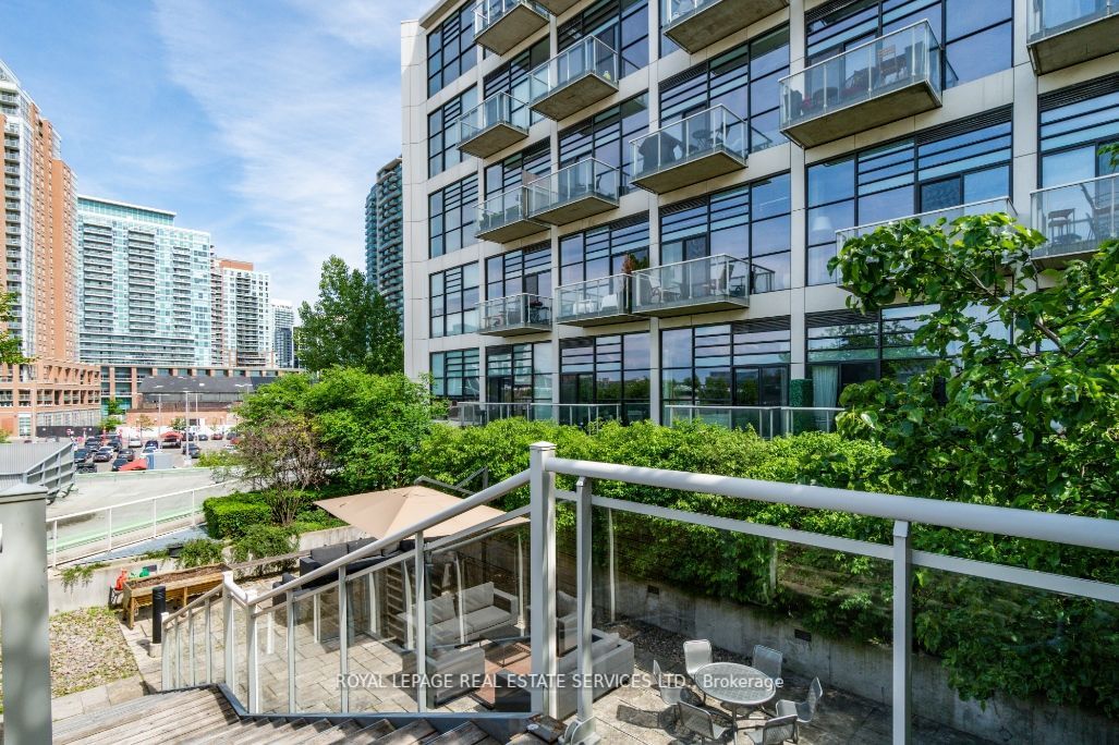 43 Hanna Ave, #306