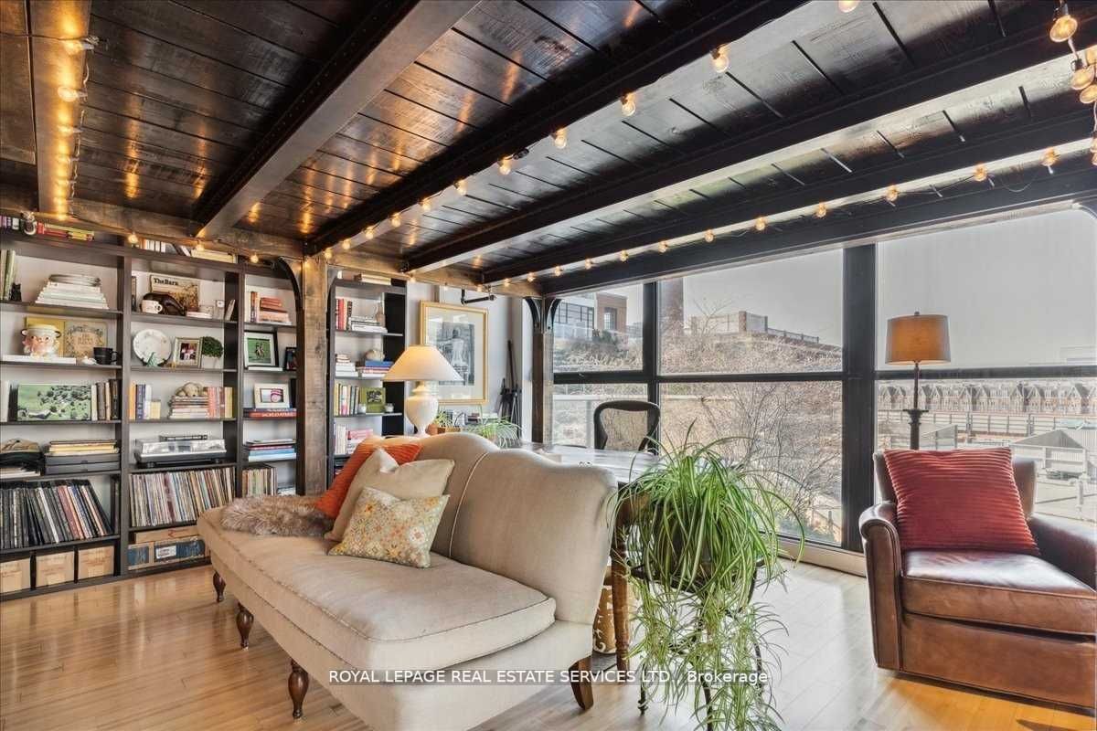 43 Hanna Ave, #306