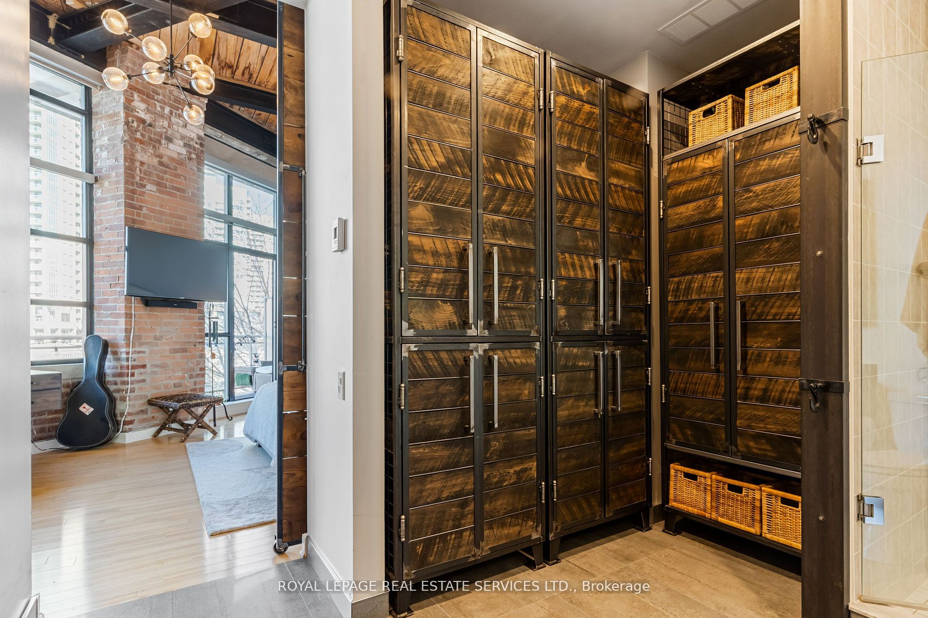 43 Hanna Ave, #306